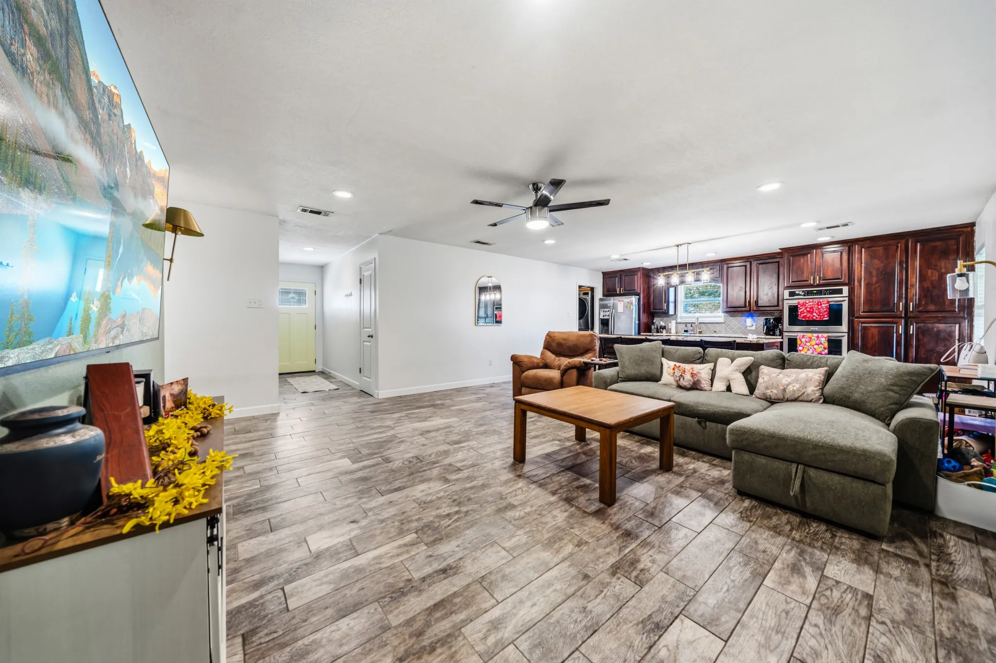 Single Family Residence For Sale in Mc Lennan County , 141 Swan, Waco, Texas 76708, 3 Bedroom, 2 Bathroom, 2 Garage spaces, 1,370 Sqft, built in 1977, mls#21365872, Real Estate Agent in Waco, Homes For Sale in Mc Lennan county, Homes For Sale in Waco, Realtor in Waco Texas, Real Estate Brokerage Independent Realty Texas, Luminita Cordes Realtor