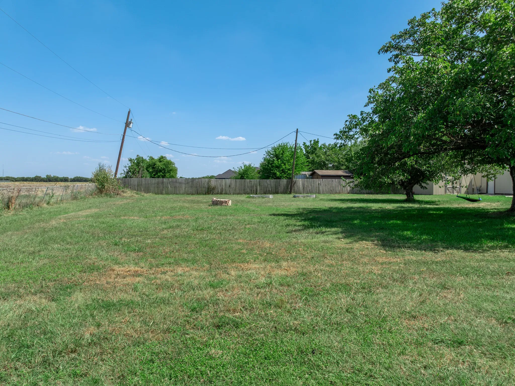 Single Family Residence For Sale in Mc Lennan County , 141 Swan, Waco, Texas 76708, 3 Bedroom, 2 Bathroom, 2 Garage spaces, 1,370 Sqft, built in 1977, mls#21365872, Real Estate Agent in Waco, Homes For Sale in Mc Lennan county, Homes For Sale in Waco, Realtor in Waco Texas, Real Estate Brokerage Independent Realty Texas, Luminita Cordes Realtor
