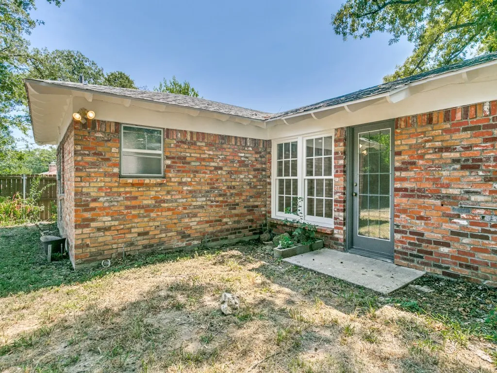 Single Family Residence For Sale in Tarrant County , 612 Forest Lane, Hurst, Texas 76053, 3 Bedroom, 2 Bathroom, 2 Garage spaces, 1,452 Sqft, built in 1959, mls#21365875, Real Estate Agent in Hurst, Homes For Sale in Tarrant county, Homes For Sale in Hurst, Realtor in Hurst Texas, Real Estate Brokerage Independent Realty Texas, Luminita Cordes Realtor