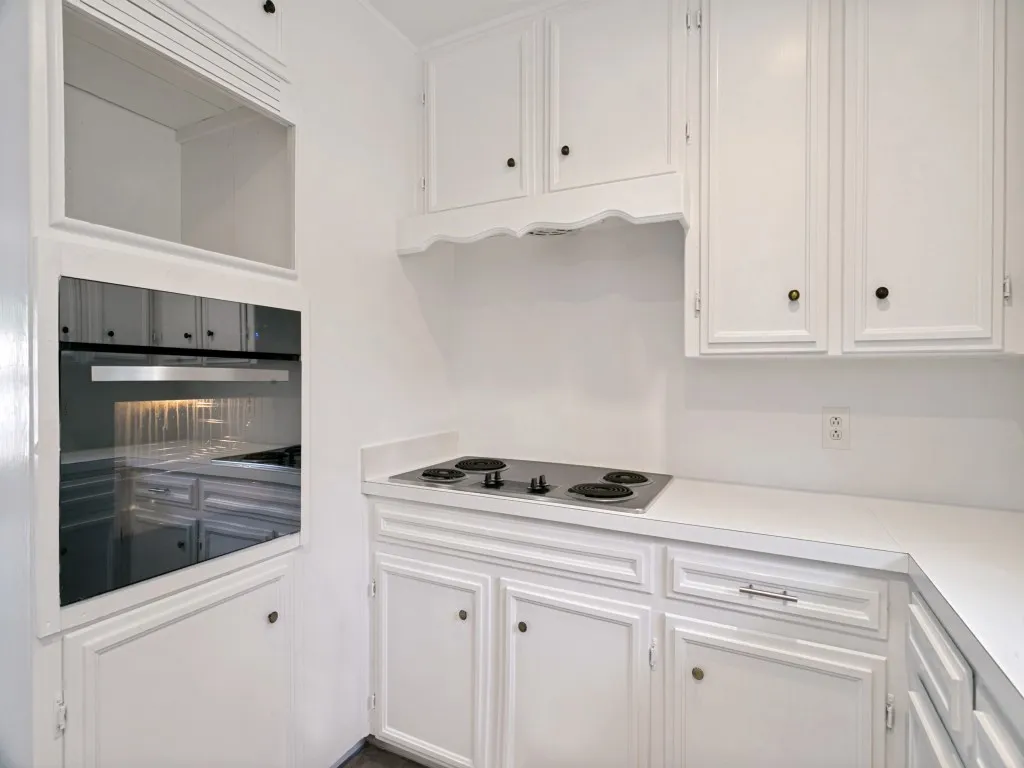 Single Family Residence For Sale in Tarrant County , 612 Forest Lane, Hurst, Texas 76053, 3 Bedroom, 2 Bathroom, 2 Garage spaces, 1,452 Sqft, built in 1959, mls#21365875, Real Estate Agent in Hurst, Homes For Sale in Tarrant county, Homes For Sale in Hurst, Realtor in Hurst Texas, Real Estate Brokerage Independent Realty Texas, Luminita Cordes Realtor