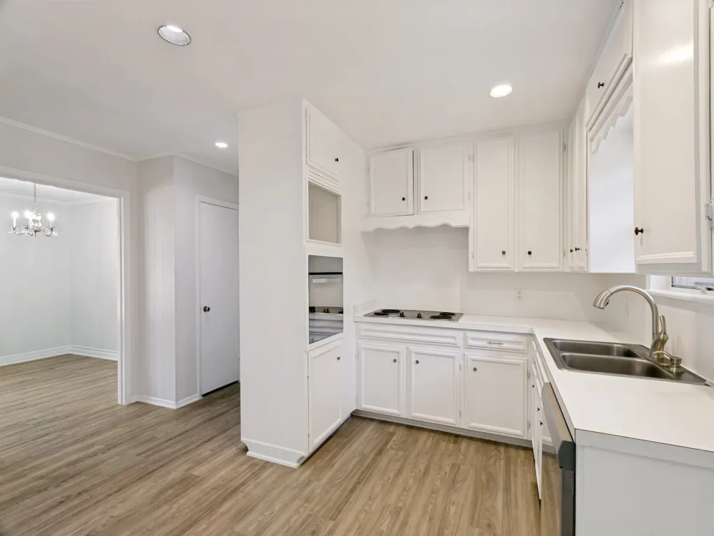 Single Family Residence For Sale in Tarrant County , 612 Forest Lane, Hurst, Texas 76053, 3 Bedroom, 2 Bathroom, 2 Garage spaces, 1,452 Sqft, built in 1959, mls#21365875, Real Estate Agent in Hurst, Homes For Sale in Tarrant county, Homes For Sale in Hurst, Realtor in Hurst Texas, Real Estate Brokerage Independent Realty Texas, Luminita Cordes Realtor