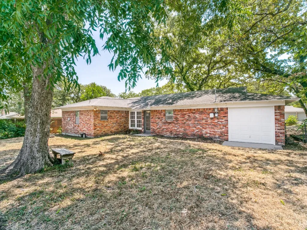 Single Family Residence For Sale in Tarrant County , 612 Forest Lane, Hurst, Texas 76053, 3 Bedroom, 2 Bathroom, 2 Garage spaces, 1,452 Sqft, built in 1959, mls#21365875, Real Estate Agent in Hurst, Homes For Sale in Tarrant county, Homes For Sale in Hurst, Realtor in Hurst Texas, Real Estate Brokerage Independent Realty Texas, Luminita Cordes Realtor