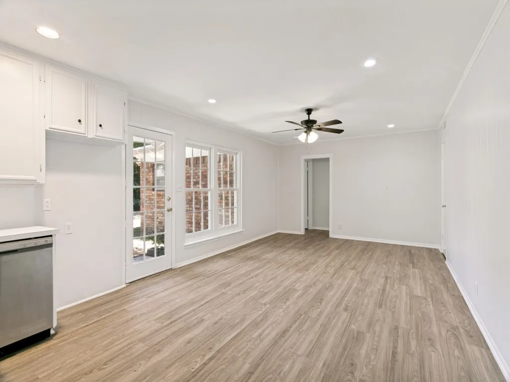 Single Family Residence For Sale in Tarrant County , 612 Forest Lane, Hurst, Texas 76053, 3 Bedroom, 2 Bathroom, 2 Garage spaces, 1,452 Sqft, built in 1959, mls#21365875, Real Estate Agent in Hurst, Homes For Sale in Tarrant county, Homes For Sale in Hurst, Realtor in Hurst Texas, Real Estate Brokerage Independent Realty Texas, Luminita Cordes Realtor