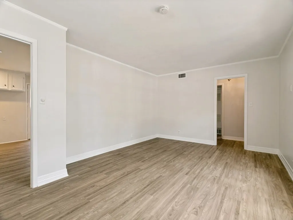 Single Family Residence For Sale in Tarrant County , 612 Forest Lane, Hurst, Texas 76053, 3 Bedroom, 2 Bathroom, 2 Garage spaces, 1,452 Sqft, built in 1959, mls#21365875, Real Estate Agent in Hurst, Homes For Sale in Tarrant county, Homes For Sale in Hurst, Realtor in Hurst Texas, Real Estate Brokerage Independent Realty Texas, Luminita Cordes Realtor