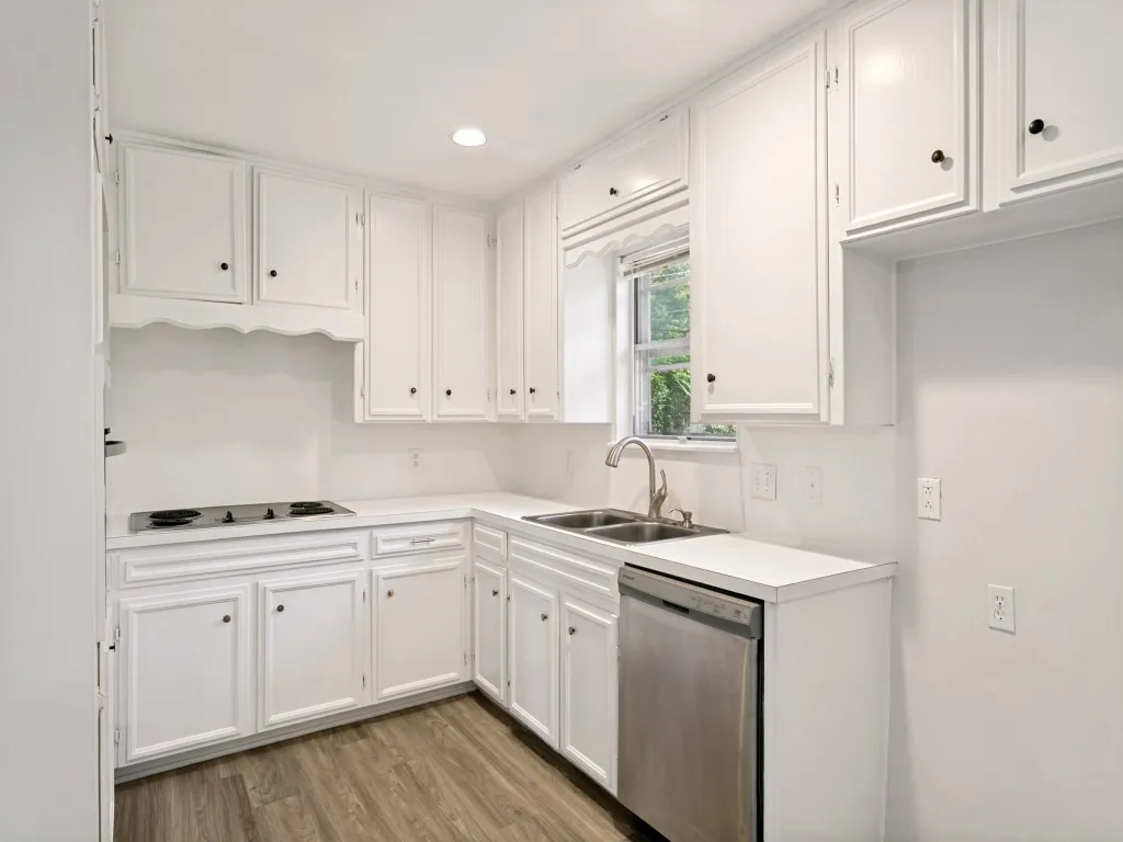 Single Family Residence For Sale in Tarrant County , 612 Forest Lane, Hurst, Texas 76053, 3 Bedroom, 2 Bathroom, 2 Garage spaces, 1,452 Sqft, built in 1959, mls#21365875, Real Estate Agent in Hurst, Homes For Sale in Tarrant county, Homes For Sale in Hurst, Realtor in Hurst Texas, Real Estate Brokerage Independent Realty Texas, Luminita Cordes Realtor