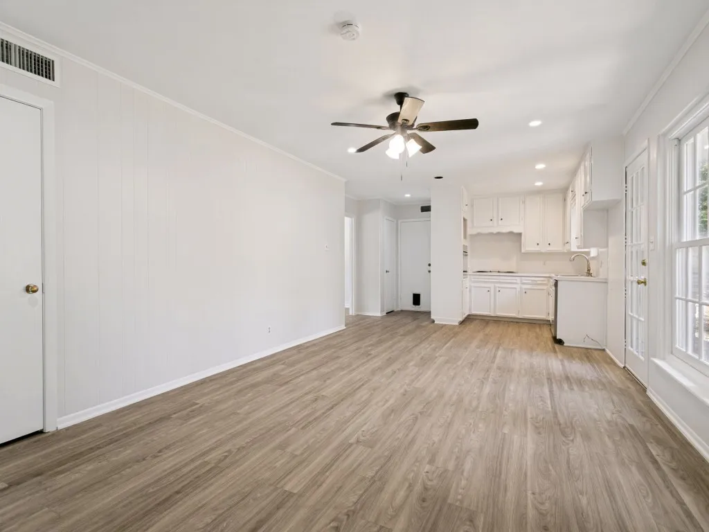 Single Family Residence For Sale in Tarrant County , 612 Forest Lane, Hurst, Texas 76053, 3 Bedroom, 2 Bathroom, 2 Garage spaces, 1,452 Sqft, built in 1959, mls#21365875, Real Estate Agent in Hurst, Homes For Sale in Tarrant county, Homes For Sale in Hurst, Realtor in Hurst Texas, Real Estate Brokerage Independent Realty Texas, Luminita Cordes Realtor