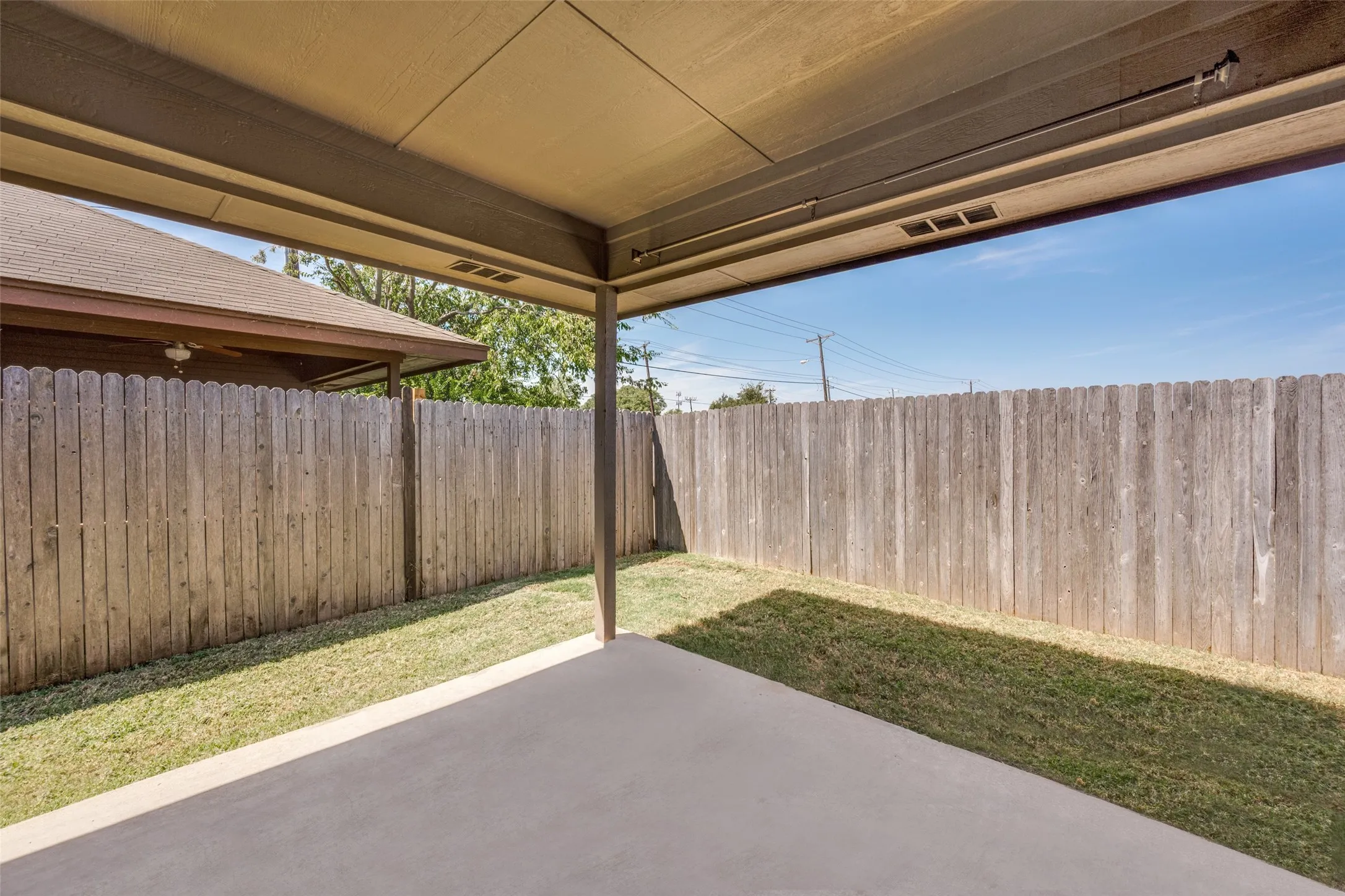 Single Family Residence For Sale in Tarrant County , 6705 Driffield Circle W, North Richland Hills, Texas 76182, 3 Bedroom, 2 Bathroom, 2 Garage spaces, 1,503 Sqft, built in 1996, mls#21365428, Real Estate Agent in North Richland Hills, Homes For Sale in Tarrant county, Homes For Sale in North Richland Hills, Realtor in North Richland Hills Texas, Real Estate Brokerage Independent Realty Texas, Luminita Cordes Realtor