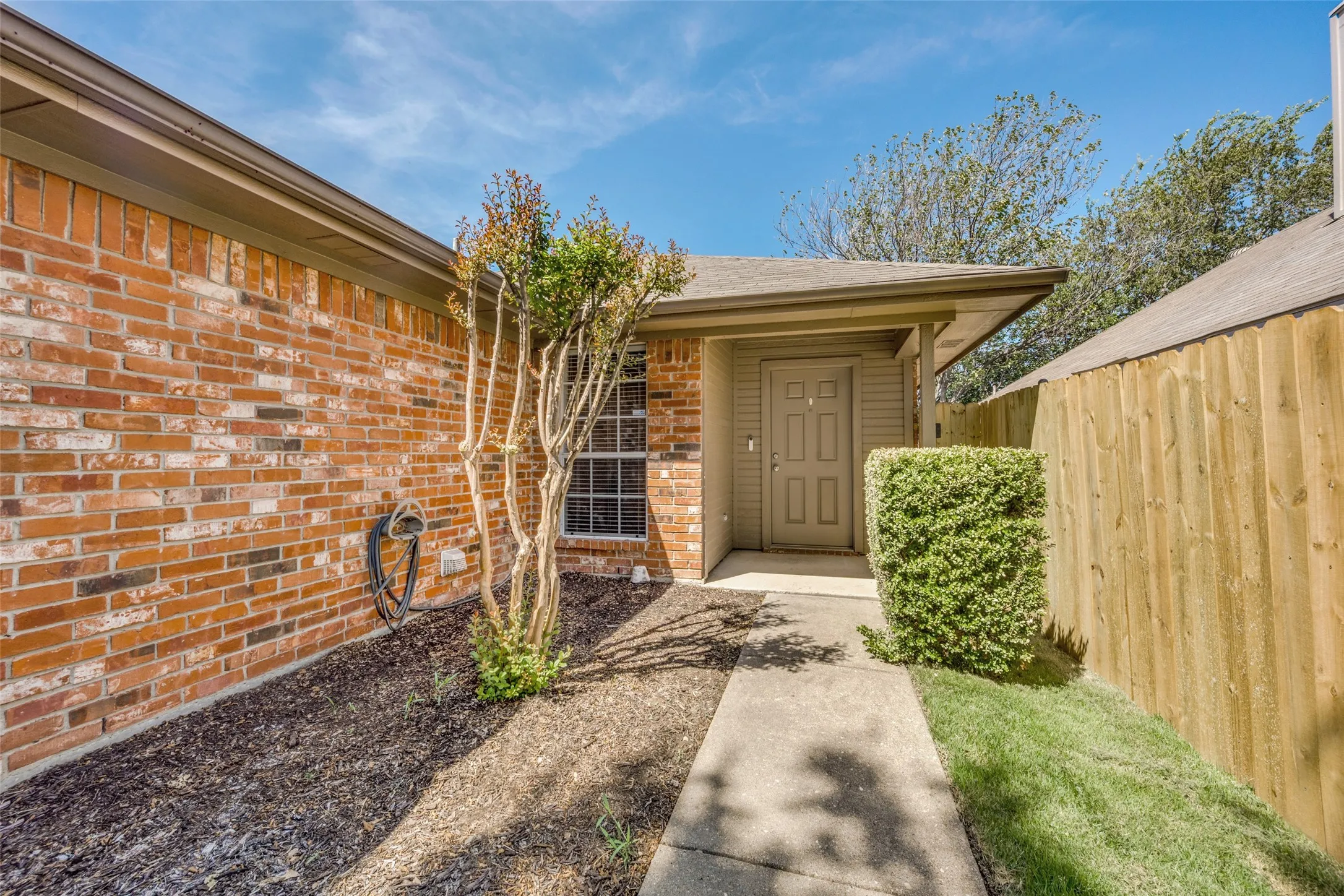 Single Family Residence For Sale in Tarrant County , 6705 Driffield Circle W, North Richland Hills, Texas 76182, 3 Bedroom, 2 Bathroom, 2 Garage spaces, 1,503 Sqft, built in 1996, mls#21365428, Real Estate Agent in North Richland Hills, Homes For Sale in Tarrant county, Homes For Sale in North Richland Hills, Realtor in North Richland Hills Texas, Real Estate Brokerage Independent Realty Texas, Luminita Cordes Realtor