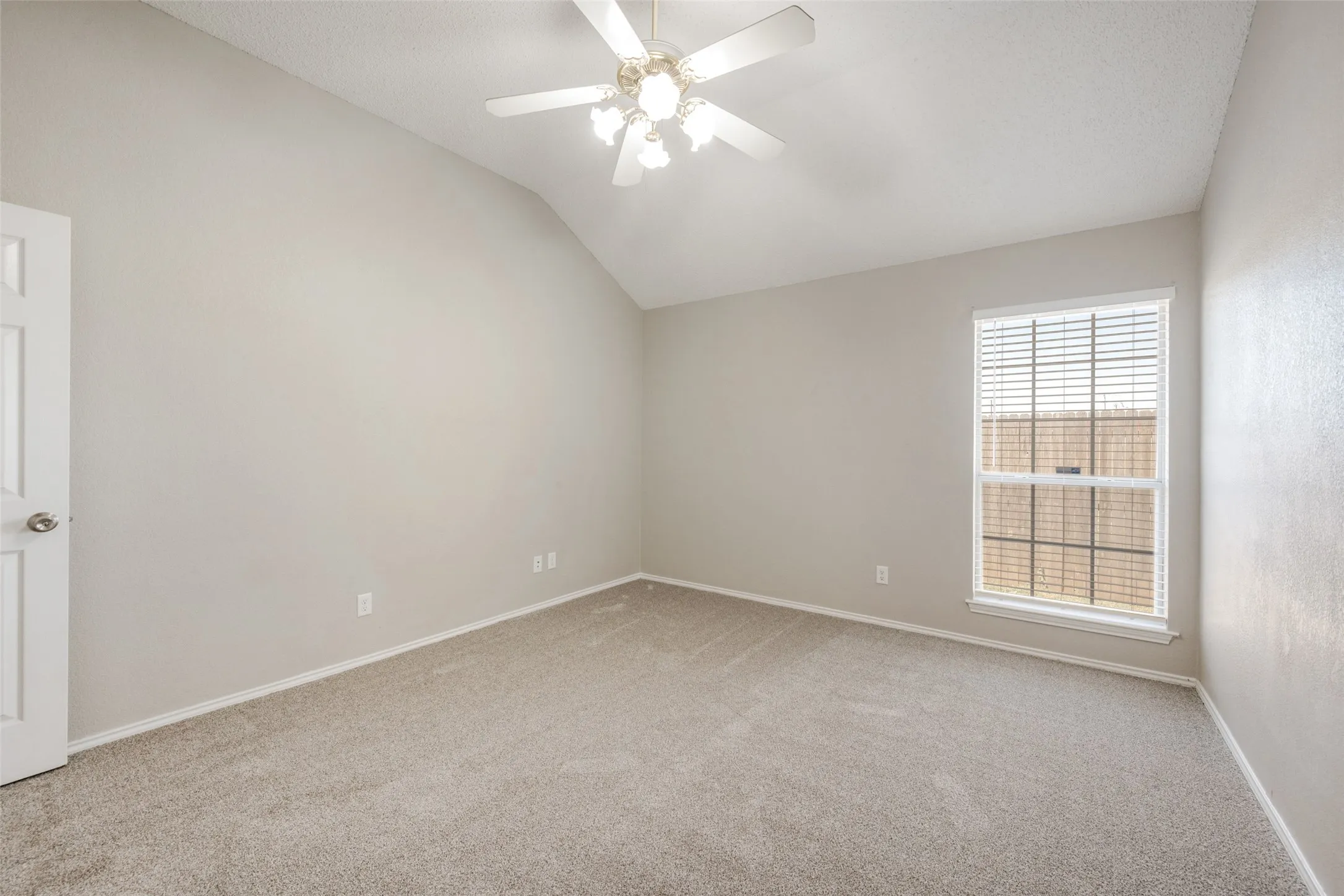 Single Family Residence For Sale in Tarrant County , 6705 Driffield Circle W, North Richland Hills, Texas 76182, 3 Bedroom, 2 Bathroom, 2 Garage spaces, 1,503 Sqft, built in 1996, mls#21365428, Real Estate Agent in North Richland Hills, Homes For Sale in Tarrant county, Homes For Sale in North Richland Hills, Realtor in North Richland Hills Texas, Real Estate Brokerage Independent Realty Texas, Luminita Cordes Realtor