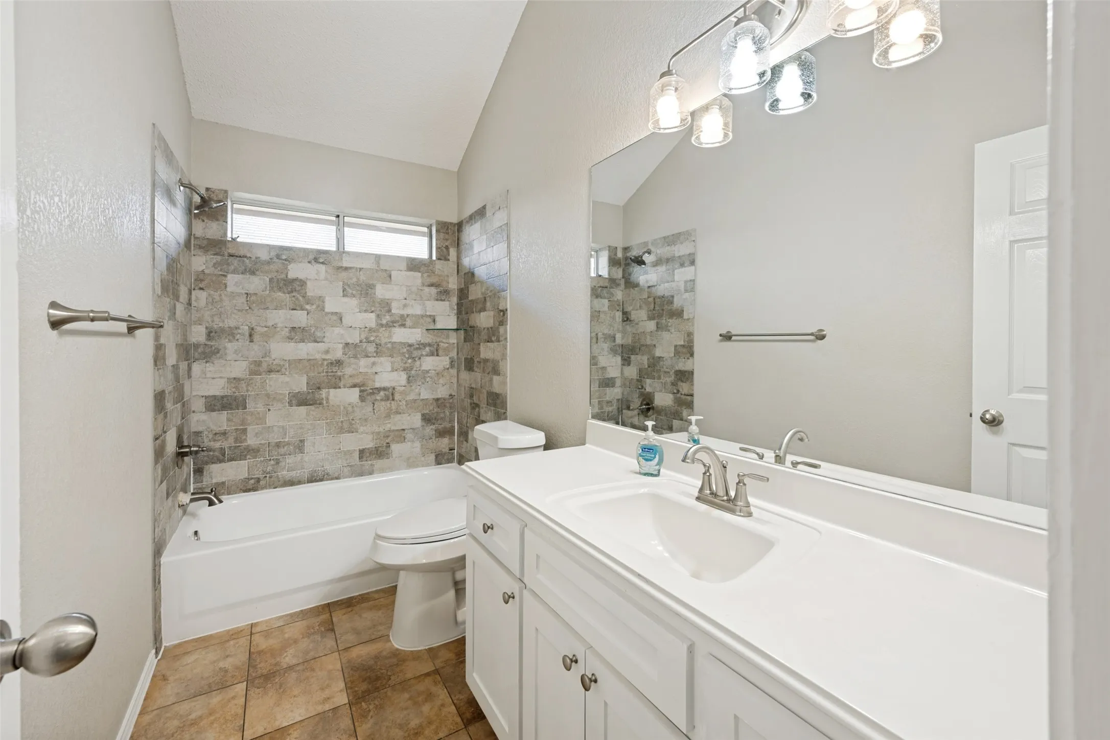 Single Family Residence For Sale in Tarrant County , 6705 Driffield Circle W, North Richland Hills, Texas 76182, 3 Bedroom, 2 Bathroom, 2 Garage spaces, 1,503 Sqft, built in 1996, mls#21365428, Real Estate Agent in North Richland Hills, Homes For Sale in Tarrant county, Homes For Sale in North Richland Hills, Realtor in North Richland Hills Texas, Real Estate Brokerage Independent Realty Texas, Luminita Cordes Realtor