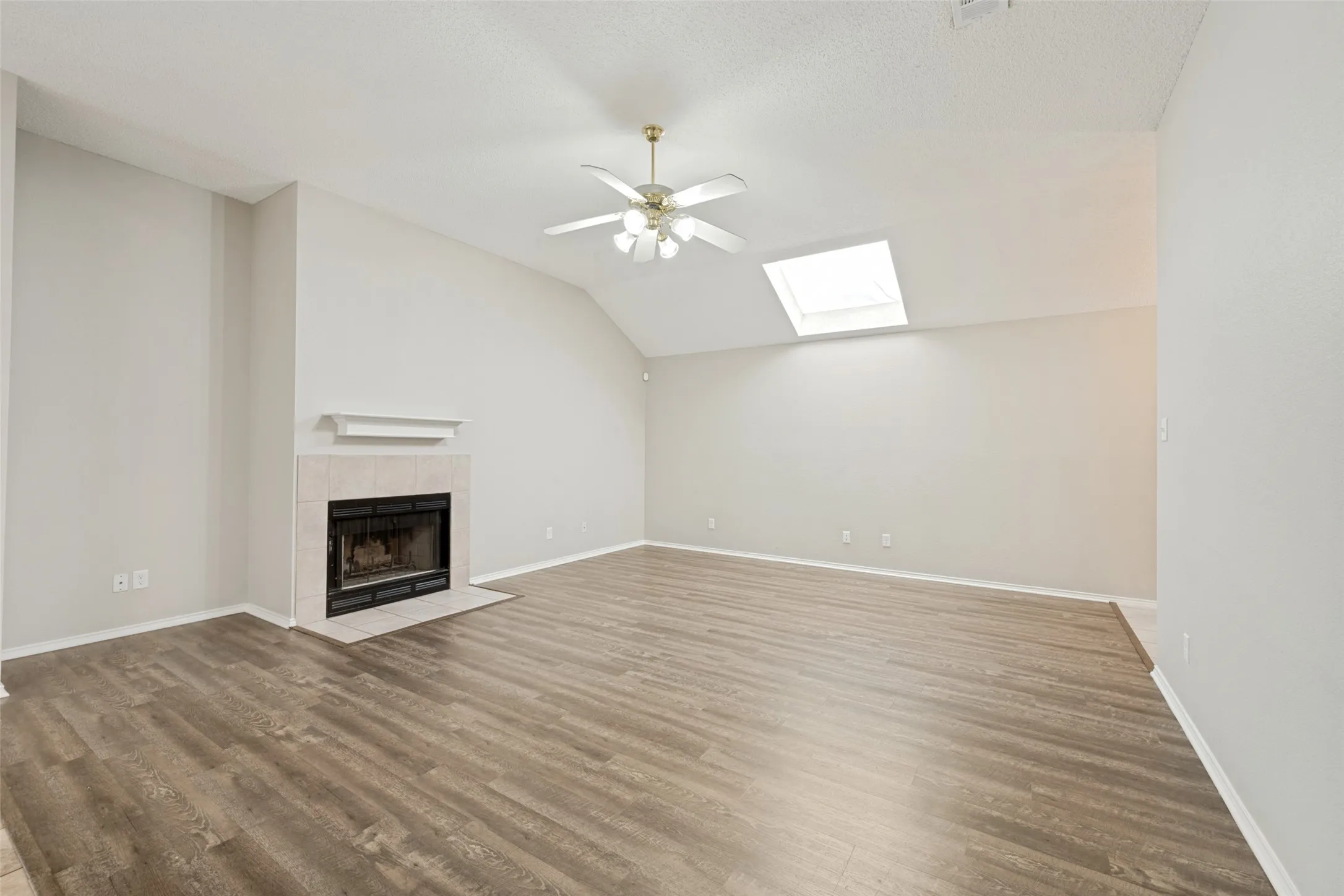 Single Family Residence For Sale in Tarrant County , 6705 Driffield Circle W, North Richland Hills, Texas 76182, 3 Bedroom, 2 Bathroom, 2 Garage spaces, 1,503 Sqft, built in 1996, mls#21365428, Real Estate Agent in North Richland Hills, Homes For Sale in Tarrant county, Homes For Sale in North Richland Hills, Realtor in North Richland Hills Texas, Real Estate Brokerage Independent Realty Texas, Luminita Cordes Realtor