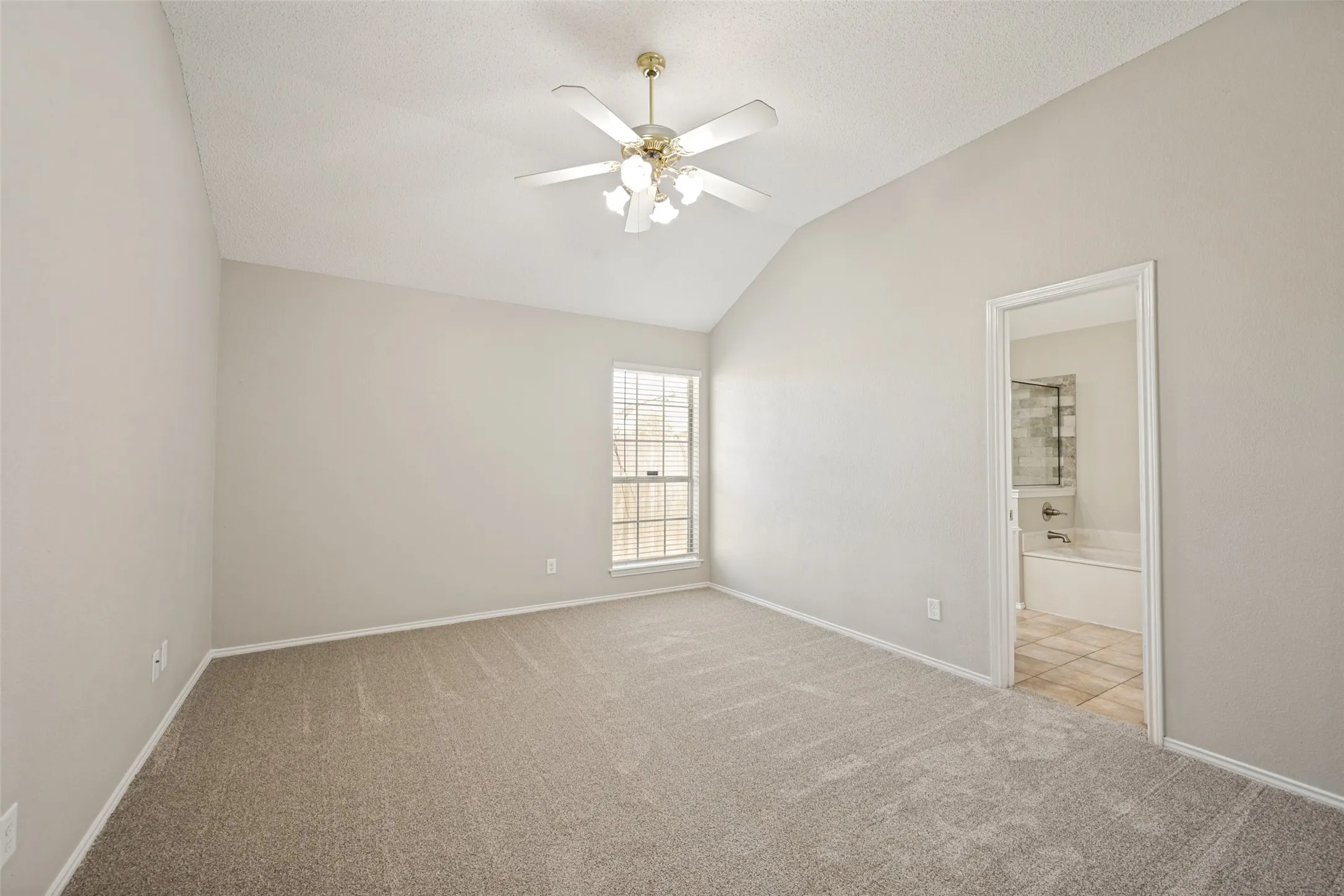Single Family Residence For Sale in Tarrant County , 6705 Driffield Circle W, North Richland Hills, Texas 76182, 3 Bedroom, 2 Bathroom, 2 Garage spaces, 1,503 Sqft, built in 1996, mls#21365428, Real Estate Agent in North Richland Hills, Homes For Sale in Tarrant county, Homes For Sale in North Richland Hills, Realtor in North Richland Hills Texas, Real Estate Brokerage Independent Realty Texas, Luminita Cordes Realtor