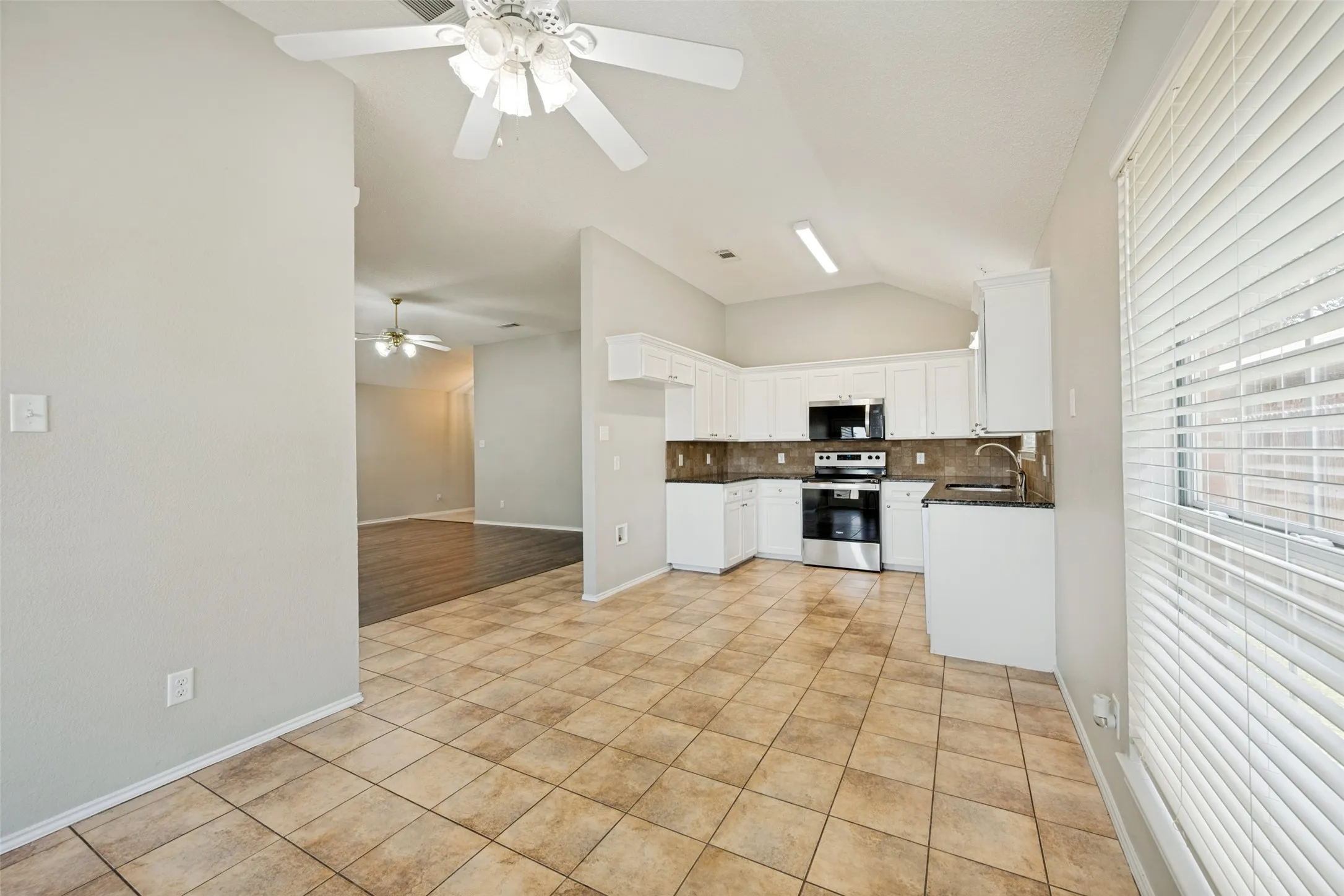 Single Family Residence For Sale in Tarrant County , 6705 Driffield Circle W, North Richland Hills, Texas 76182, 3 Bedroom, 2 Bathroom, 2 Garage spaces, 1,503 Sqft, built in 1996, mls#21365428, Real Estate Agent in North Richland Hills, Homes For Sale in Tarrant county, Homes For Sale in North Richland Hills, Realtor in North Richland Hills Texas, Real Estate Brokerage Independent Realty Texas, Luminita Cordes Realtor