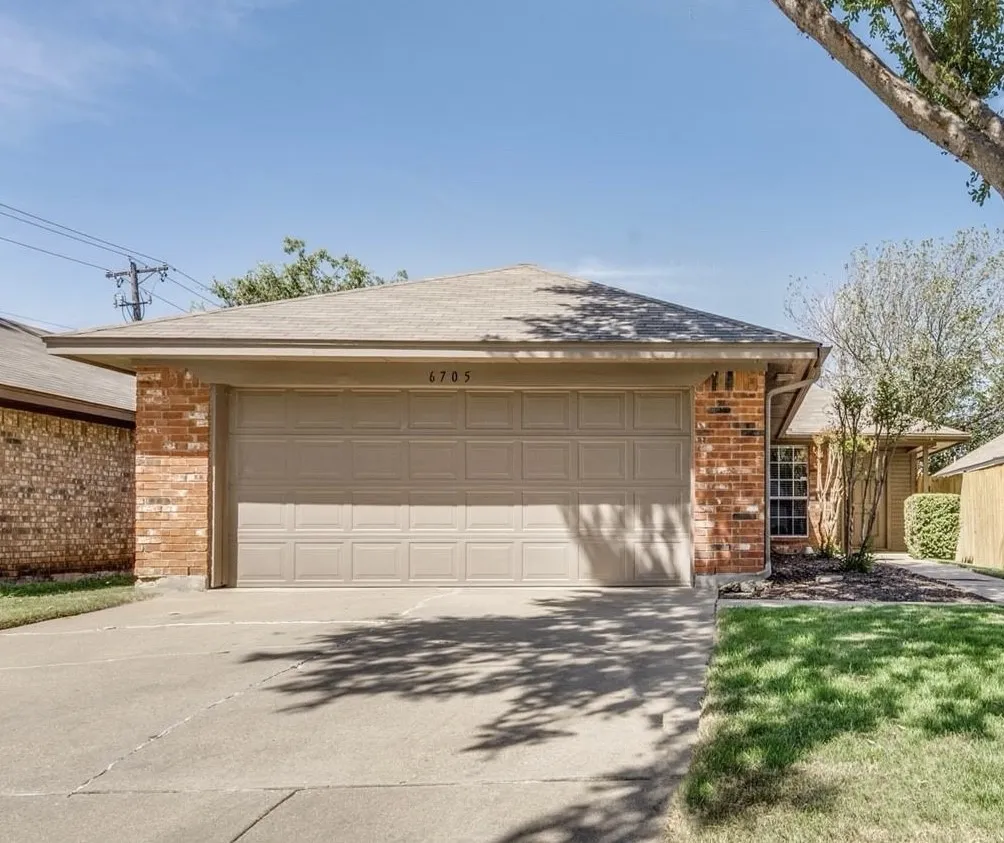 Single Family Residence For Sale in Tarrant County , 6705 Driffield Circle W, North Richland Hills, Texas 76182, 3 Bedroom, 2 Bathroom, 2 Garage spaces, 1,503 Sqft, built in 1996, mls#21365428, Real Estate Agent in North Richland Hills, Homes For Sale in Tarrant county, Homes For Sale in North Richland Hills, Realtor in North Richland Hills Texas, Real Estate Brokerage Independent Realty Texas, Luminita Cordes Realtor
