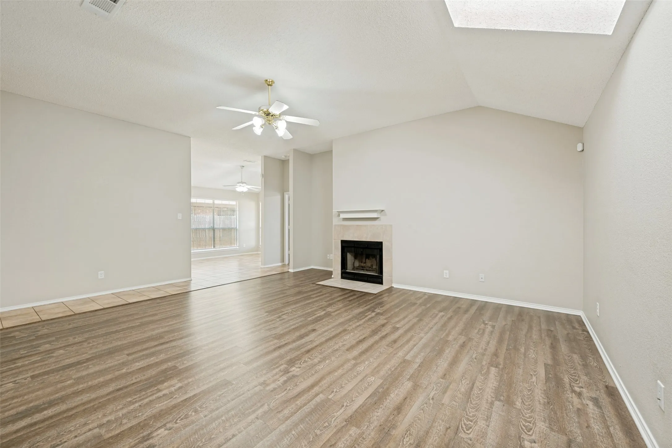 Single Family Residence For Sale in Tarrant County , 6705 Driffield Circle W, North Richland Hills, Texas 76182, 3 Bedroom, 2 Bathroom, 2 Garage spaces, 1,503 Sqft, built in 1996, mls#21365428, Real Estate Agent in North Richland Hills, Homes For Sale in Tarrant county, Homes For Sale in North Richland Hills, Realtor in North Richland Hills Texas, Real Estate Brokerage Independent Realty Texas, Luminita Cordes Realtor