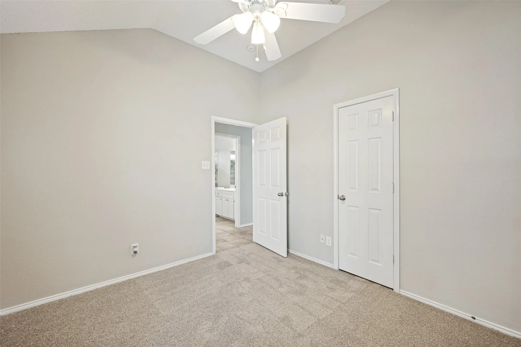 Single Family Residence For Sale in Tarrant County , 6705 Driffield Circle W, North Richland Hills, Texas 76182, 3 Bedroom, 2 Bathroom, 2 Garage spaces, 1,503 Sqft, built in 1996, mls#21365428, Real Estate Agent in North Richland Hills, Homes For Sale in Tarrant county, Homes For Sale in North Richland Hills, Realtor in North Richland Hills Texas, Real Estate Brokerage Independent Realty Texas, Luminita Cordes Realtor