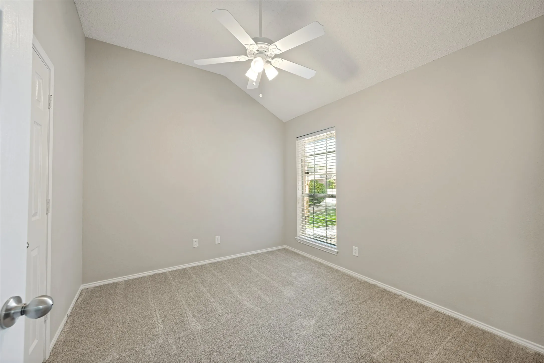 Single Family Residence For Sale in Tarrant County , 6705 Driffield Circle W, North Richland Hills, Texas 76182, 3 Bedroom, 2 Bathroom, 2 Garage spaces, 1,503 Sqft, built in 1996, mls#21365428, Real Estate Agent in North Richland Hills, Homes For Sale in Tarrant county, Homes For Sale in North Richland Hills, Realtor in North Richland Hills Texas, Real Estate Brokerage Independent Realty Texas, Luminita Cordes Realtor