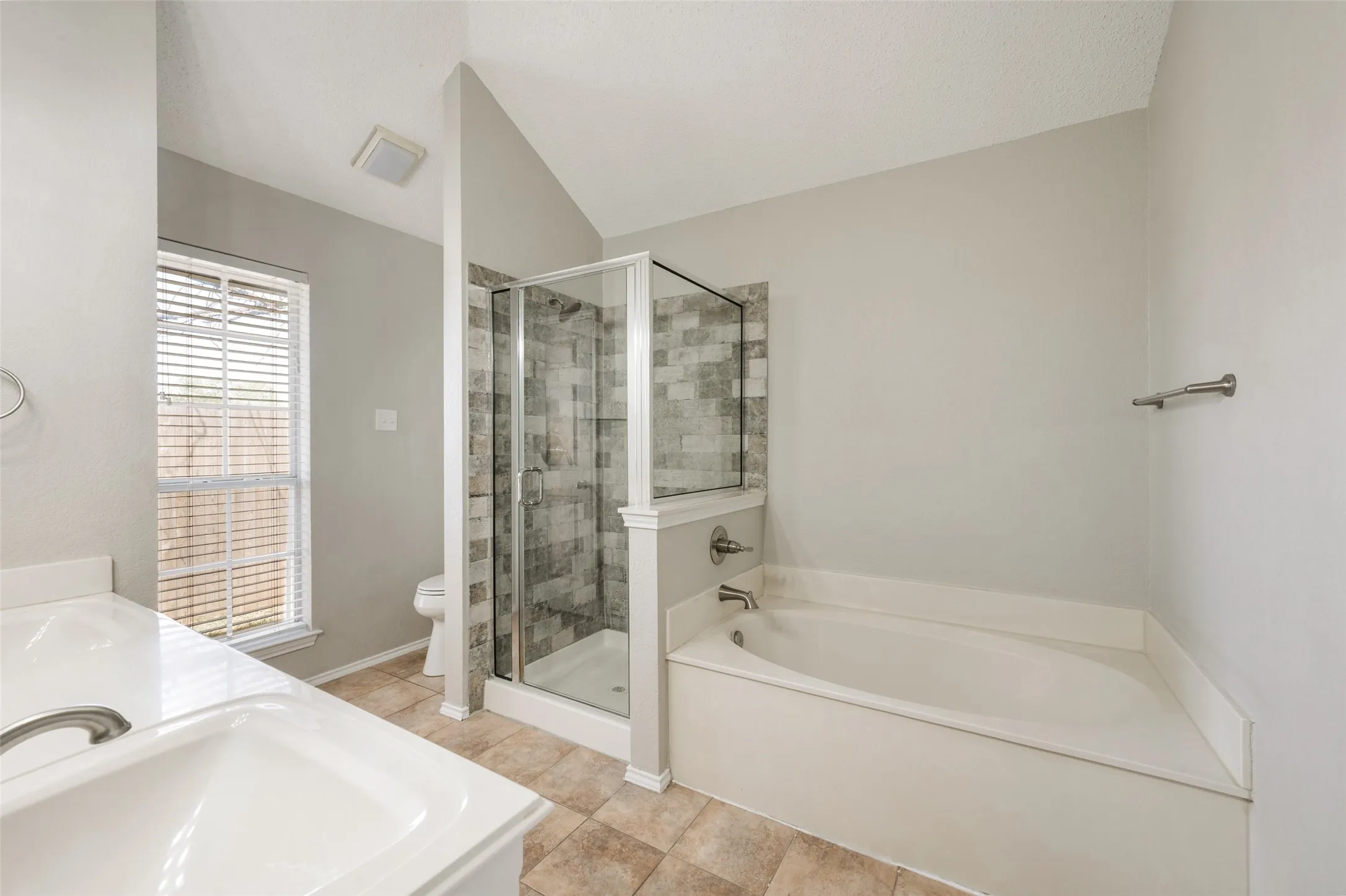 Single Family Residence For Sale in Tarrant County , 6705 Driffield Circle W, North Richland Hills, Texas 76182, 3 Bedroom, 2 Bathroom, 2 Garage spaces, 1,503 Sqft, built in 1996, mls#21365428, Real Estate Agent in North Richland Hills, Homes For Sale in Tarrant county, Homes For Sale in North Richland Hills, Realtor in North Richland Hills Texas, Real Estate Brokerage Independent Realty Texas, Luminita Cordes Realtor