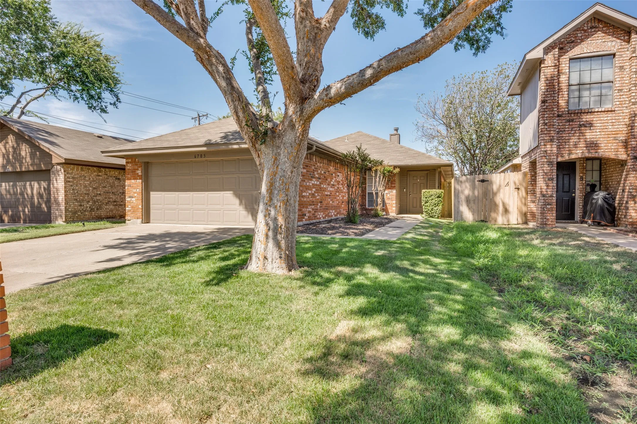 Single Family Residence For Sale in Tarrant County , 6705 Driffield Circle W, North Richland Hills, Texas 76182, 3 Bedroom, 2 Bathroom, 2 Garage spaces, 1,503 Sqft, built in 1996, mls#21365428, Real Estate Agent in North Richland Hills, Homes For Sale in Tarrant county, Homes For Sale in North Richland Hills, Realtor in North Richland Hills Texas, Real Estate Brokerage Independent Realty Texas, Luminita Cordes Realtor