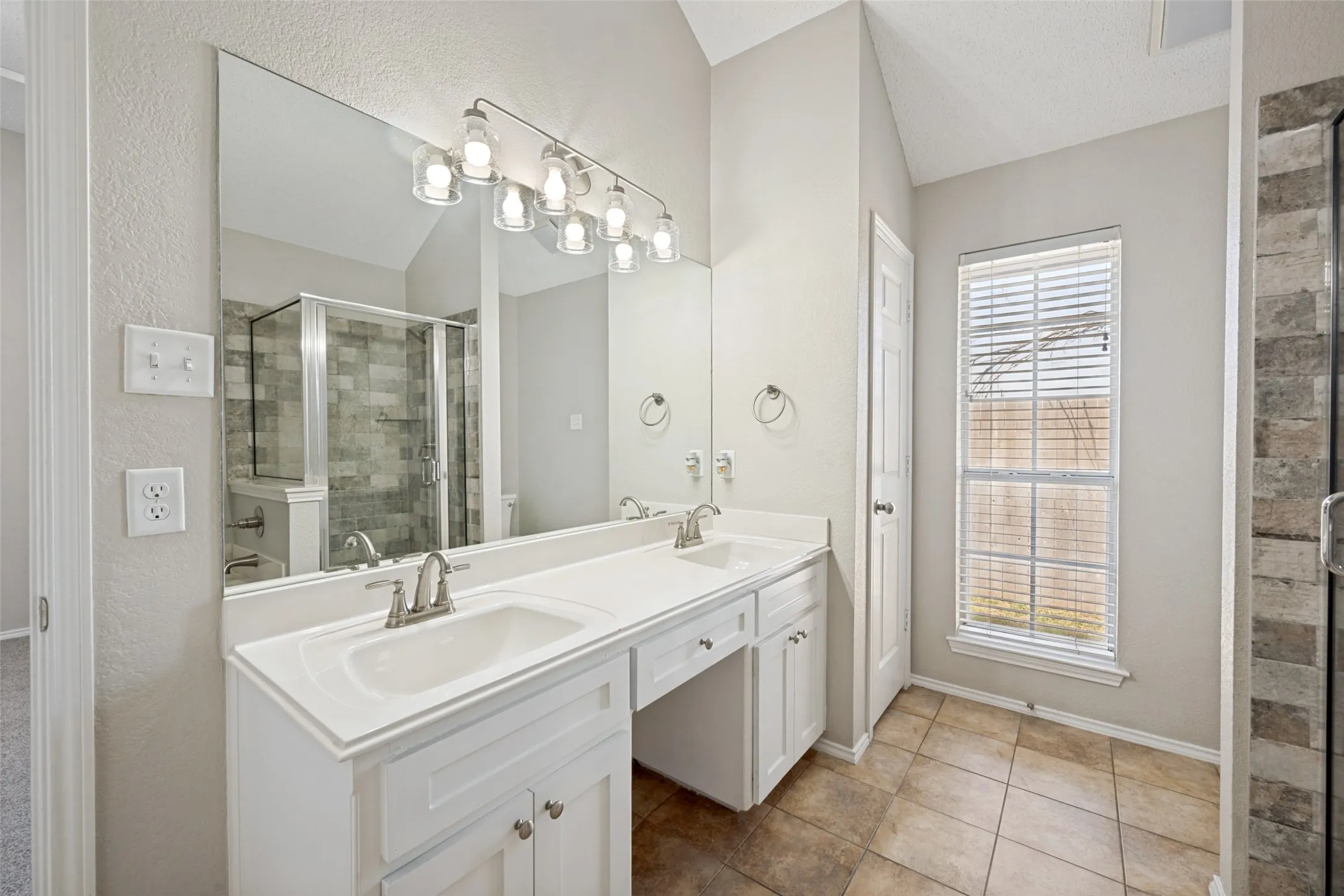 Single Family Residence For Sale in Tarrant County , 6705 Driffield Circle W, North Richland Hills, Texas 76182, 3 Bedroom, 2 Bathroom, 2 Garage spaces, 1,503 Sqft, built in 1996, mls#21365428, Real Estate Agent in North Richland Hills, Homes For Sale in Tarrant county, Homes For Sale in North Richland Hills, Realtor in North Richland Hills Texas, Real Estate Brokerage Independent Realty Texas, Luminita Cordes Realtor