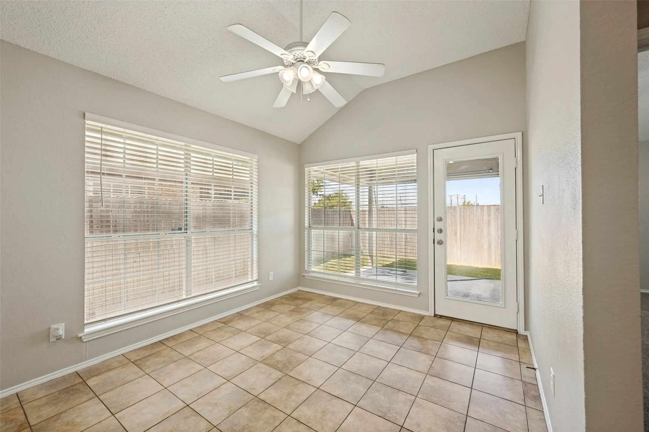 Single Family Residence For Sale in Tarrant County , 6705 Driffield Circle W, North Richland Hills, Texas 76182, 3 Bedroom, 2 Bathroom, 2 Garage spaces, 1,503 Sqft, built in 1996, mls#21365428, Real Estate Agent in North Richland Hills, Homes For Sale in Tarrant county, Homes For Sale in North Richland Hills, Realtor in North Richland Hills Texas, Real Estate Brokerage Independent Realty Texas, Luminita Cordes Realtor