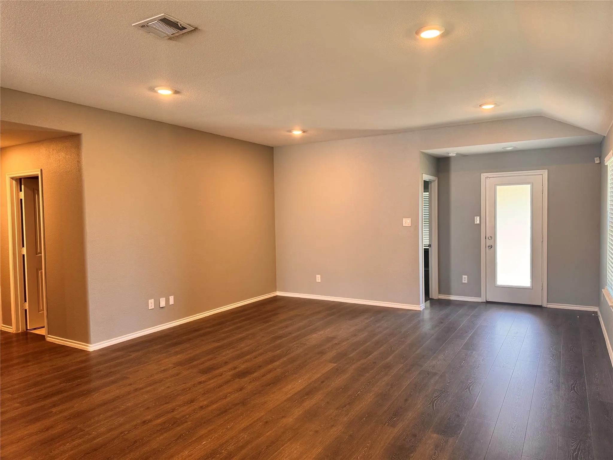 Single Family Residence For Rent in Hunt County , 2900 Buttonbush Drive, Royse City, Texas 75189, 4 Bedroom, 2 Bathroom, 2 Garage spaces, 1,924 Sqft, built in 2021, mls#21365881, Real Estate Agent in Royse City, Homes For Rent in Hunt county, Homes For Rent in Royse City, Realtor in Royse City Texas, Real Estate Brokerage Independent Realty Texas, Luminita Cordes Realtor