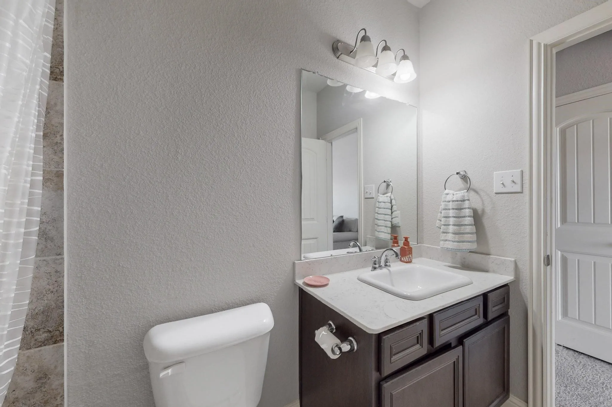 Single Family Residence For Sale in Rockwall County , 521 Hunt Farms Road, Fate, Texas 75189, 4 Bedroom, 4 Bathroom, 2 Garage spaces, 2,818 Sqft, built in 2016, Price $399,900, mls#21364712, Real Estate Agent in Fate, Homes For Sale in Rockwall county, Homes For Sale in Fate, Realtor in Fate Texas, Real Estate Brokerage Independent Realty Texas, Luminita Cordes Realtor