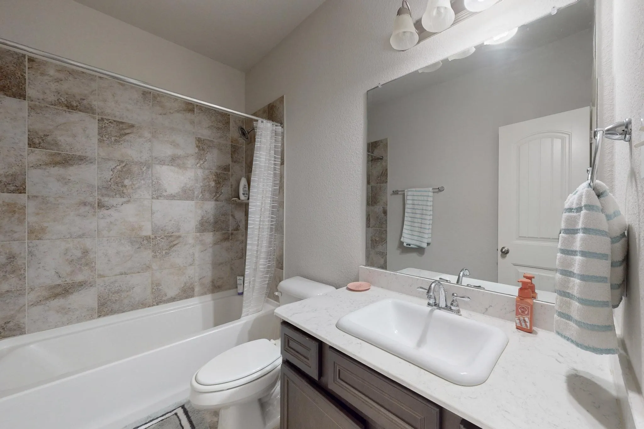 Single Family Residence For Sale in Rockwall County , 521 Hunt Farms Road, Fate, Texas 75189, 4 Bedroom, 4 Bathroom, 2 Garage spaces, 2,818 Sqft, built in 2016, Price $399,900, mls#21364712, Real Estate Agent in Fate, Homes For Sale in Rockwall county, Homes For Sale in Fate, Realtor in Fate Texas, Real Estate Brokerage Independent Realty Texas, Luminita Cordes Realtor