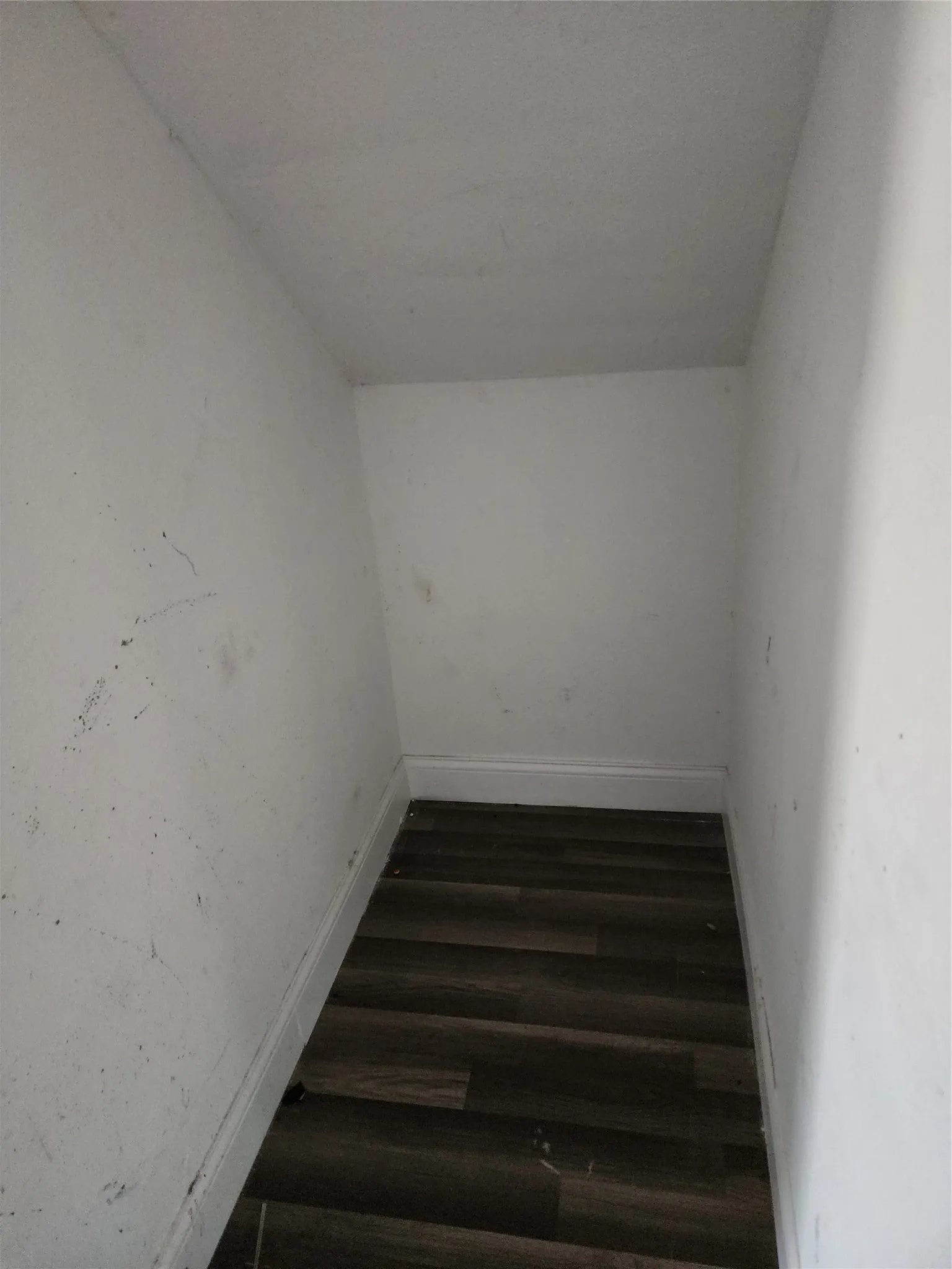 Single Family Residence For Sale in Henderson County , 121 Dardenwood Way, Payne Springs, Texas 75156, 4 Bedroom, 1 Bathroom, Garage spaces, 2,400 Sqft, built in 1965, Price $149,000, mls#21365885, Real Estate Agent in Payne Springs, Homes For Sale in Henderson county, Homes For Sale in Payne Springs, Realtor in Payne Springs Texas, Real Estate Brokerage Independent Realty Texas, Luminita Cordes Realtor