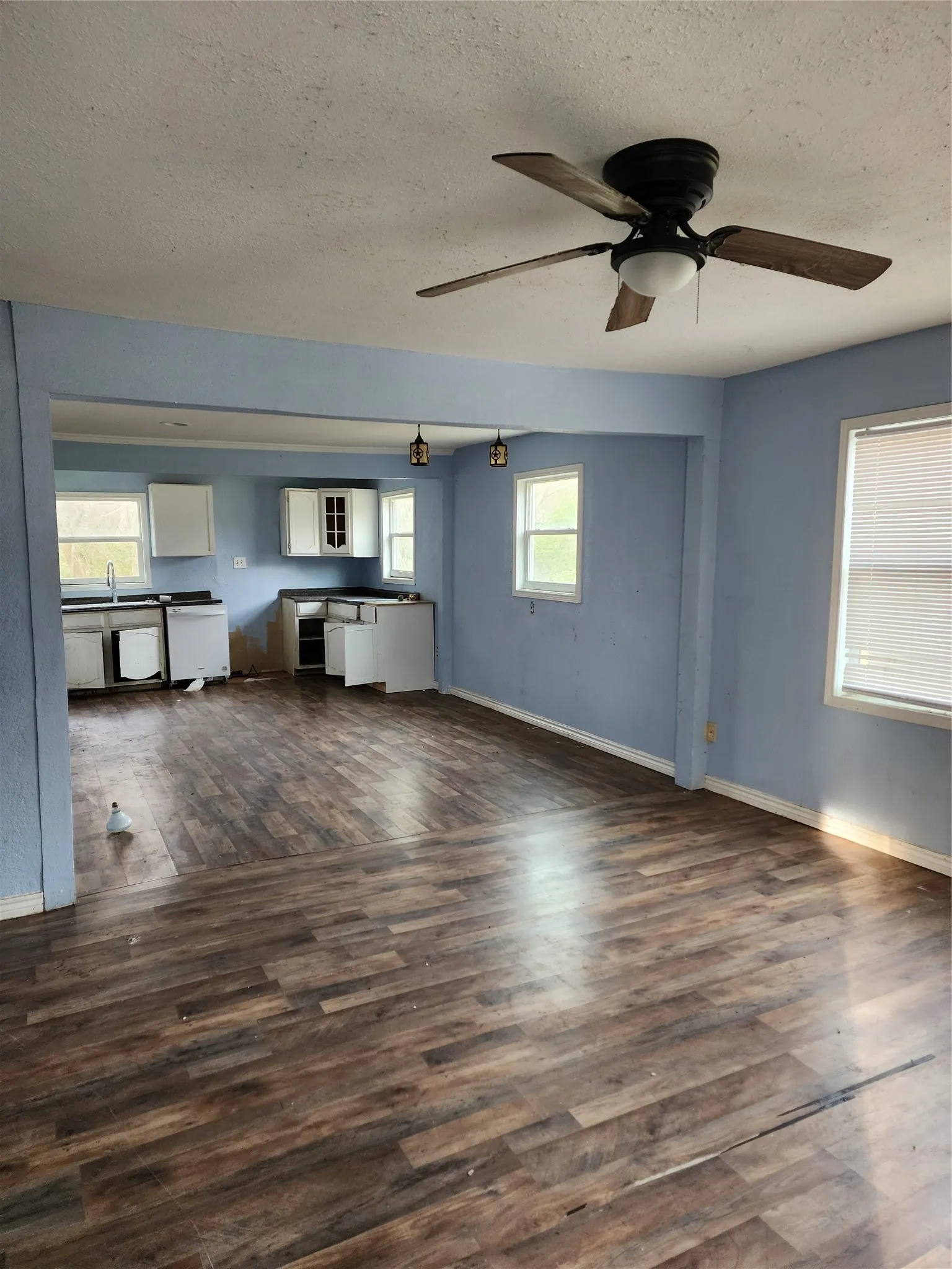 Single Family Residence For Sale in Henderson County , 121 Dardenwood Way, Payne Springs, Texas 75156, 4 Bedroom, 1 Bathroom, Garage spaces, 2,400 Sqft, built in 1965, Price $149,000, mls#21365885, Real Estate Agent in Payne Springs, Homes For Sale in Henderson county, Homes For Sale in Payne Springs, Realtor in Payne Springs Texas, Real Estate Brokerage Independent Realty Texas, Luminita Cordes Realtor