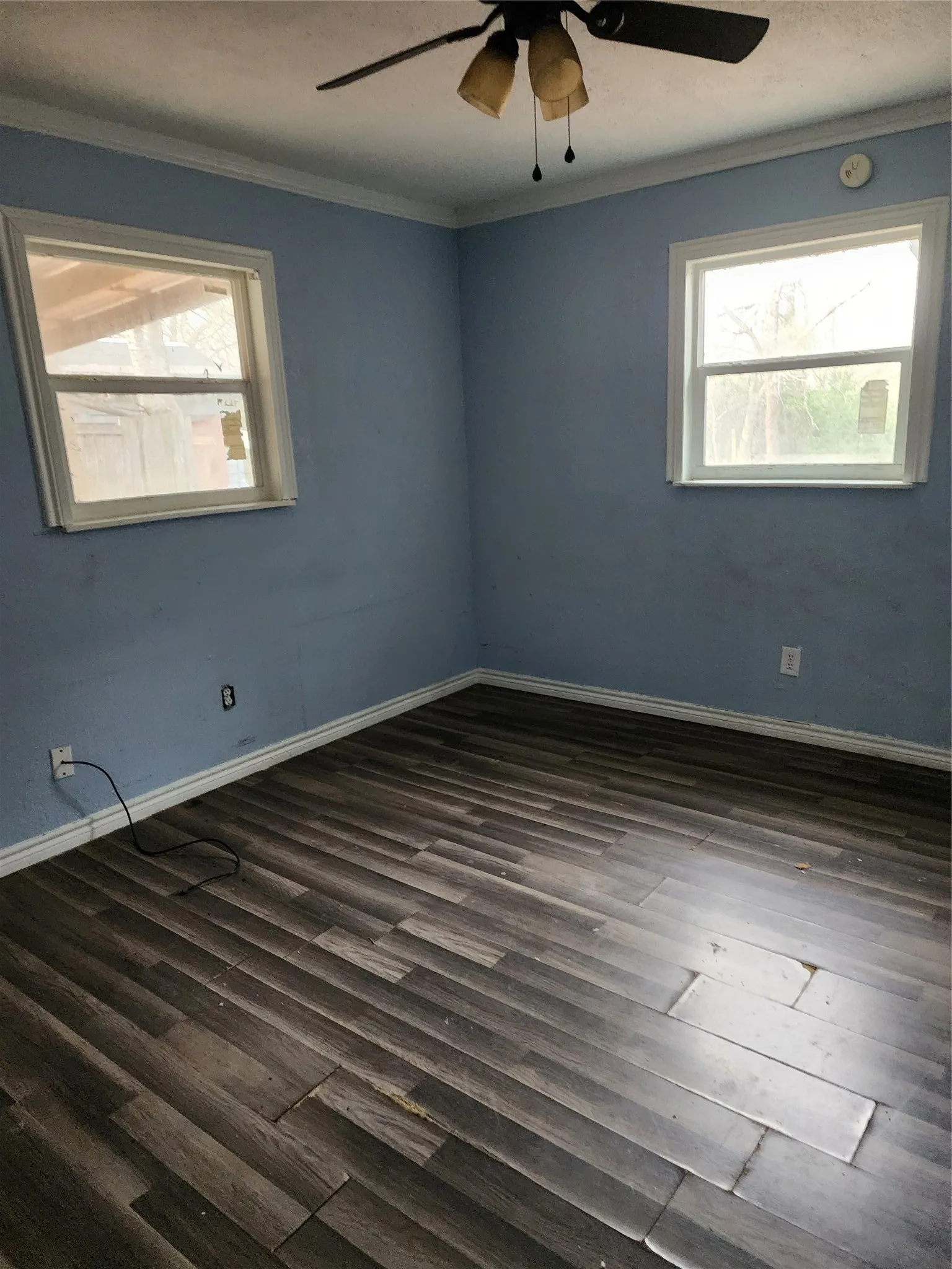 Single Family Residence For Sale in Henderson County , 121 Dardenwood Way, Payne Springs, Texas 75156, 4 Bedroom, 1 Bathroom, Garage spaces, 2,400 Sqft, built in 1965, Price $149,000, mls#21365885, Real Estate Agent in Payne Springs, Homes For Sale in Henderson county, Homes For Sale in Payne Springs, Realtor in Payne Springs Texas, Real Estate Brokerage Independent Realty Texas, Luminita Cordes Realtor