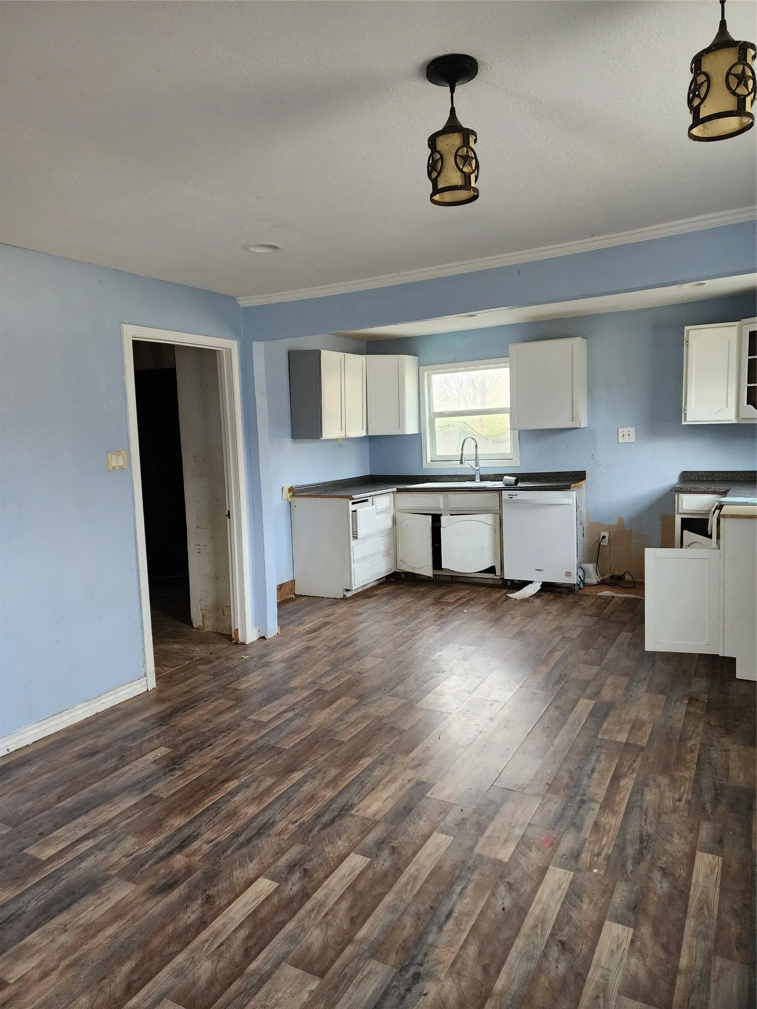 Single Family Residence For Sale in Henderson County , 121 Dardenwood Way, Payne Springs, Texas 75156, 4 Bedroom, 1 Bathroom, Garage spaces, 2,400 Sqft, built in 1965, Price $149,000, mls#21365885, Real Estate Agent in Payne Springs, Homes For Sale in Henderson county, Homes For Sale in Payne Springs, Realtor in Payne Springs Texas, Real Estate Brokerage Independent Realty Texas, Luminita Cordes Realtor