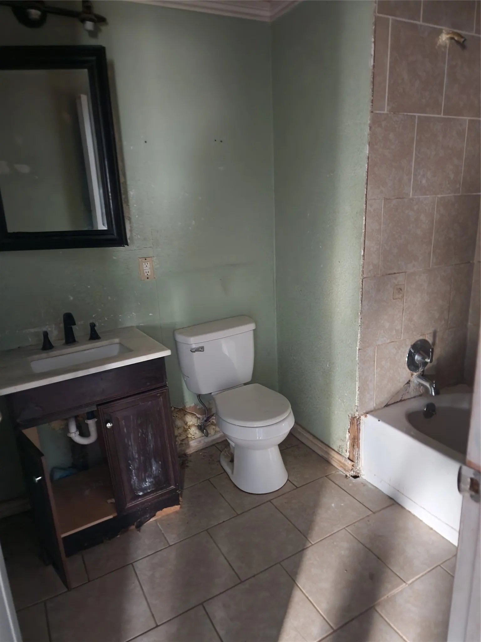 Single Family Residence For Sale in Henderson County , 121 Dardenwood Way, Payne Springs, Texas 75156, 4 Bedroom, 1 Bathroom, Garage spaces, 2,400 Sqft, built in 1965, Price $149,000, mls#21365885, Real Estate Agent in Payne Springs, Homes For Sale in Henderson county, Homes For Sale in Payne Springs, Realtor in Payne Springs Texas, Real Estate Brokerage Independent Realty Texas, Luminita Cordes Realtor
