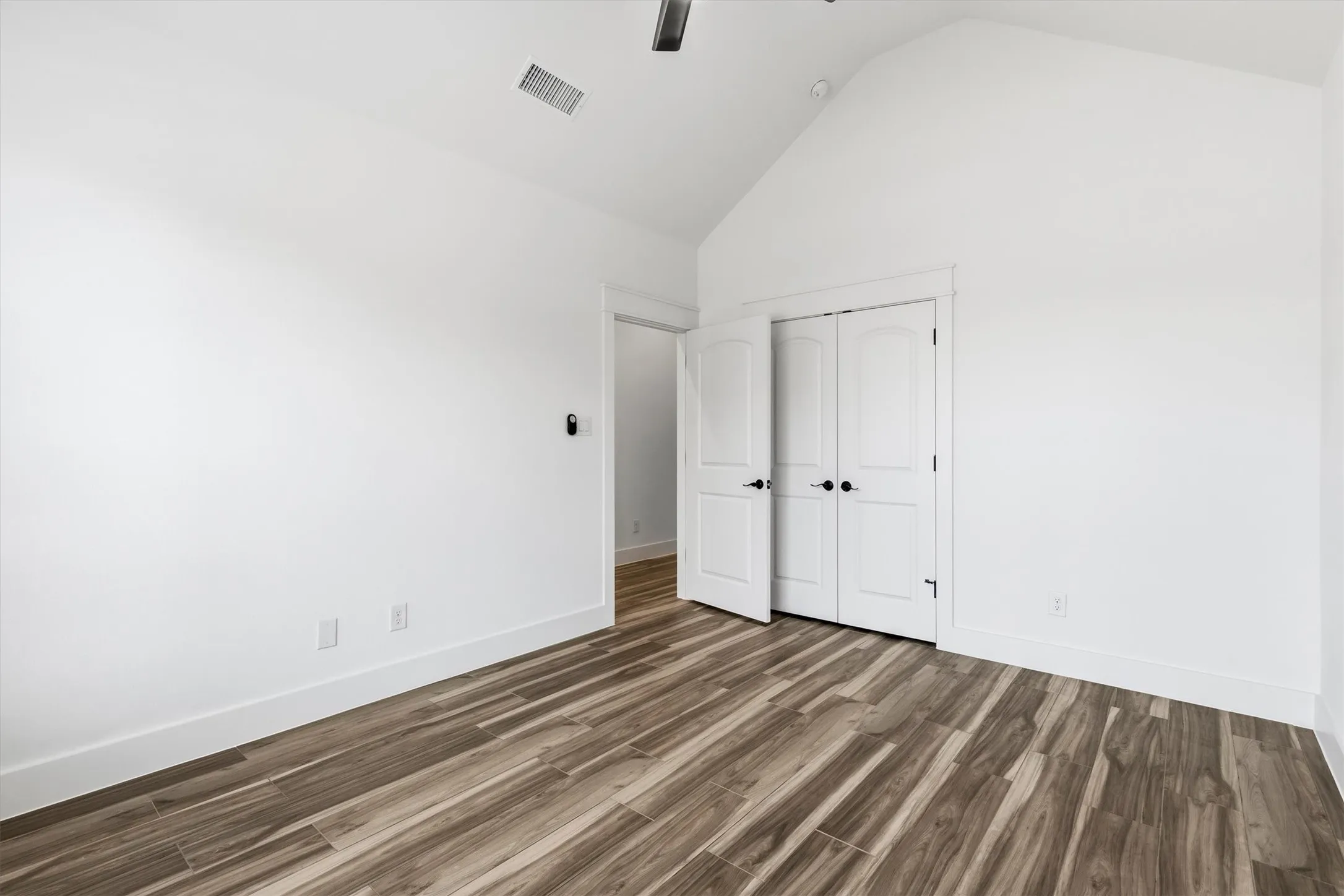 Guest bedroom 1 with wood-look tile