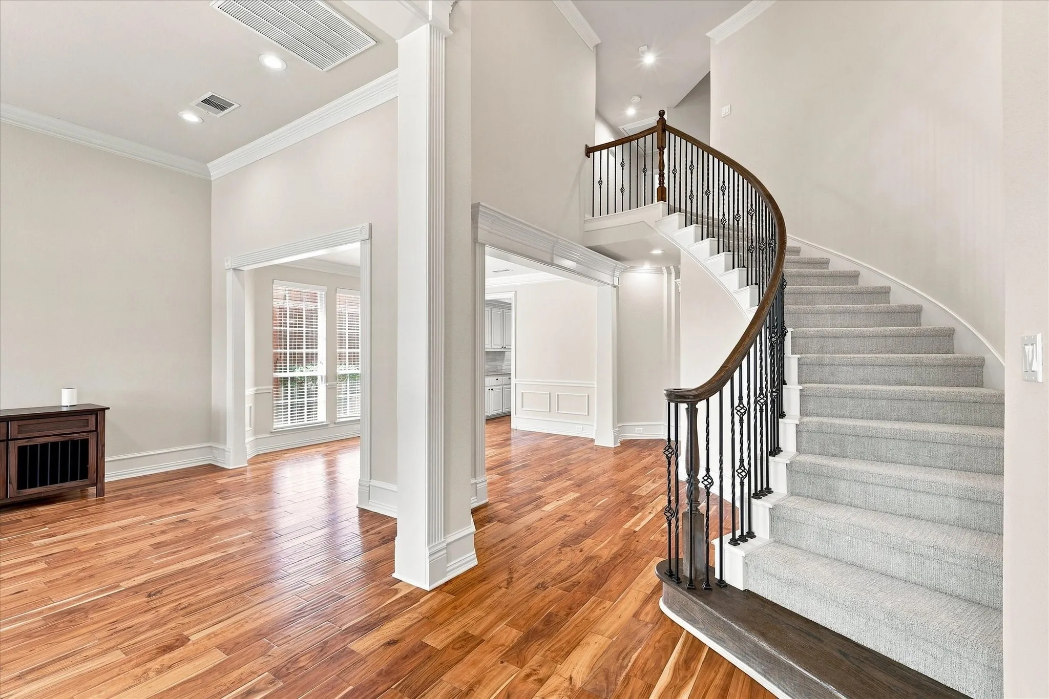 Single Family Residence For Sale in Tarrant County , 708 Lakeway Drive, Keller, Texas 76248, 5 Bedroom, 4 Bathroom, 3 Garage spaces, 4,430 Sqft, built in 1999, mls#21364717, Real Estate Agent in Keller, Homes For Sale in Tarrant county, Homes For Sale in Keller, Realtor in Keller Texas, Real Estate Brokerage Independent Realty Texas, Luminita Cordes Realtor