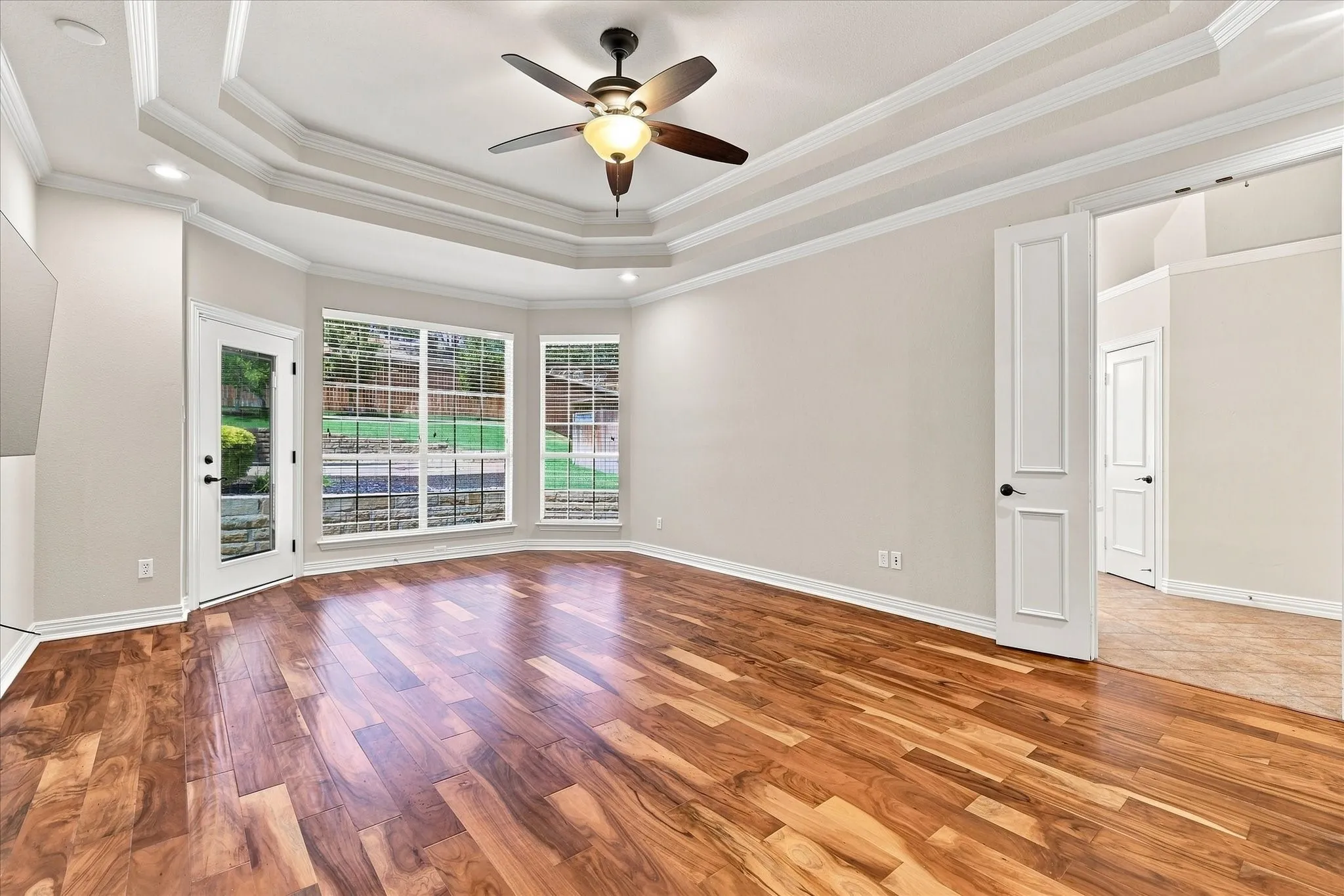 Single Family Residence For Sale in Tarrant County , 708 Lakeway Drive, Keller, Texas 76248, 5 Bedroom, 4 Bathroom, 3 Garage spaces, 4,430 Sqft, built in 1999, mls#21364717, Real Estate Agent in Keller, Homes For Sale in Tarrant county, Homes For Sale in Keller, Realtor in Keller Texas, Real Estate Brokerage Independent Realty Texas, Luminita Cordes Realtor