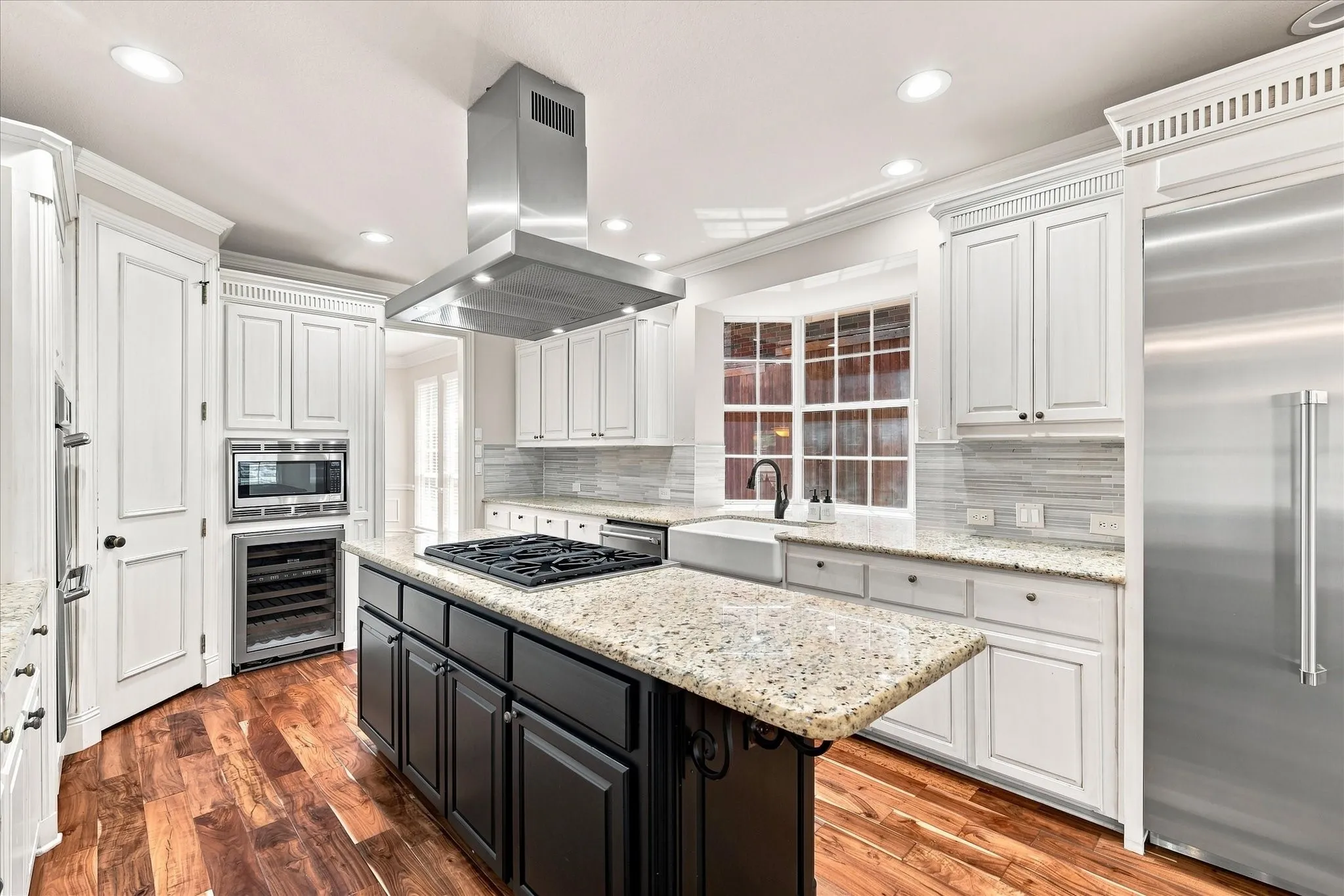 Single Family Residence For Sale in Tarrant County , 708 Lakeway Drive, Keller, Texas 76248, 5 Bedroom, 4 Bathroom, 3 Garage spaces, 4,430 Sqft, built in 1999, mls#21364717, Real Estate Agent in Keller, Homes For Sale in Tarrant county, Homes For Sale in Keller, Realtor in Keller Texas, Real Estate Brokerage Independent Realty Texas, Luminita Cordes Realtor