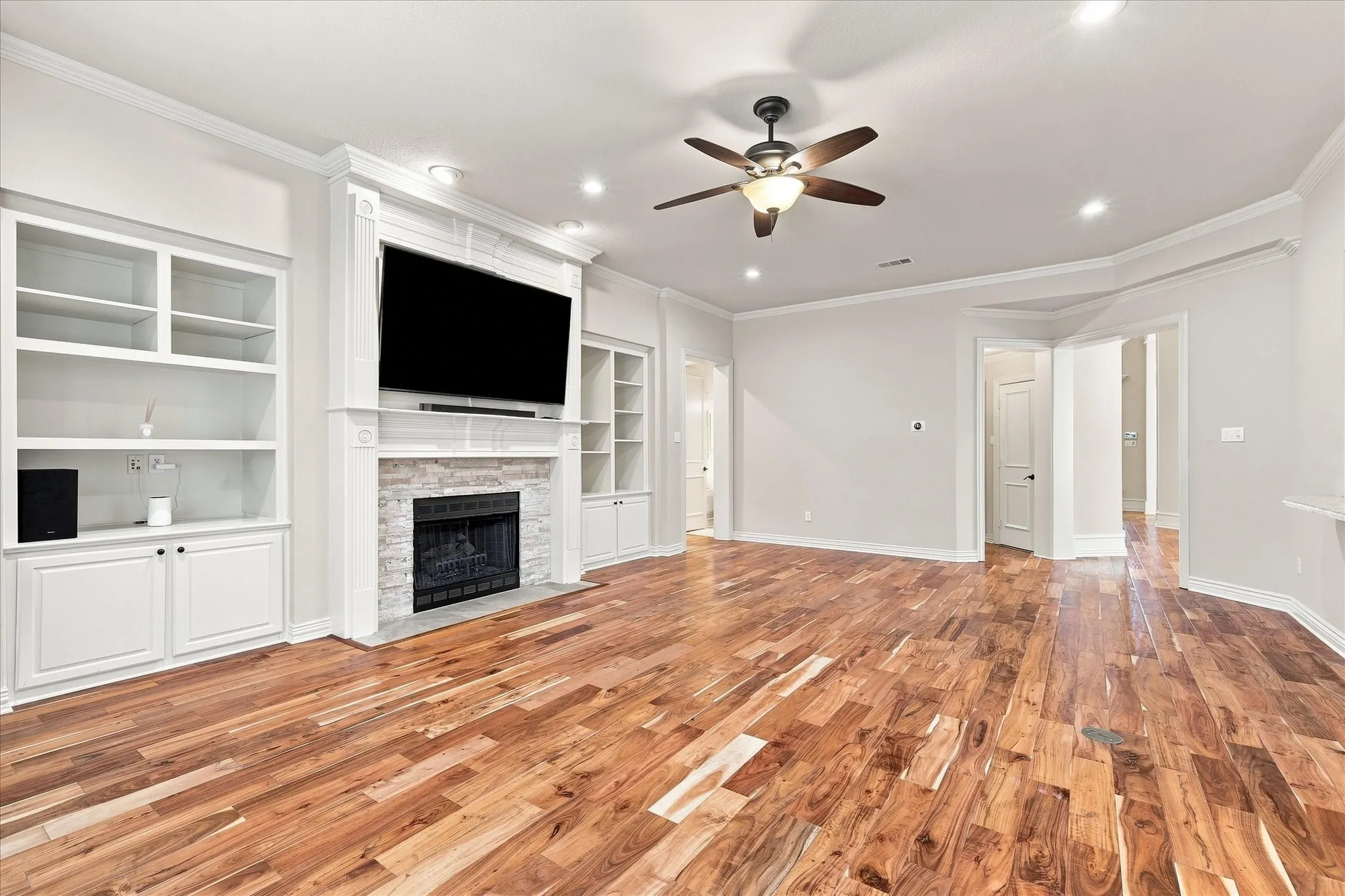 Single Family Residence For Sale in Tarrant County , 708 Lakeway Drive, Keller, Texas 76248, 5 Bedroom, 4 Bathroom, 3 Garage spaces, 4,430 Sqft, built in 1999, mls#21364717, Real Estate Agent in Keller, Homes For Sale in Tarrant county, Homes For Sale in Keller, Realtor in Keller Texas, Real Estate Brokerage Independent Realty Texas, Luminita Cordes Realtor