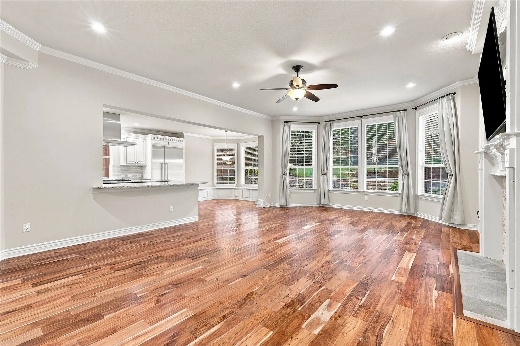 Single Family Residence For Sale in Tarrant County , 708 Lakeway Drive, Keller, Texas 76248, 5 Bedroom, 4 Bathroom, 3 Garage spaces, 4,430 Sqft, built in 1999, mls#21364717, Real Estate Agent in Keller, Homes For Sale in Tarrant county, Homes For Sale in Keller, Realtor in Keller Texas, Real Estate Brokerage Independent Realty Texas, Luminita Cordes Realtor