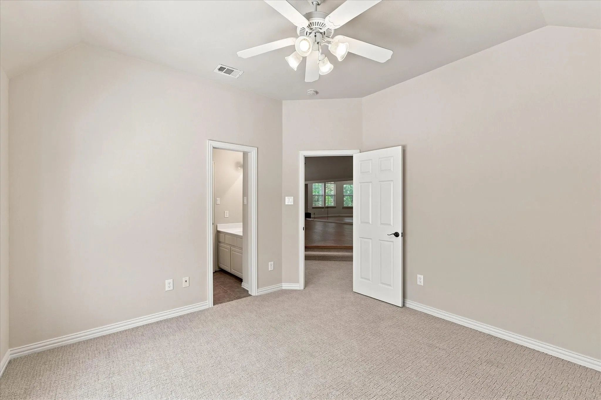Single Family Residence For Sale in Tarrant County , 708 Lakeway Drive, Keller, Texas 76248, 5 Bedroom, 4 Bathroom, 3 Garage spaces, 4,430 Sqft, built in 1999, mls#21364717, Real Estate Agent in Keller, Homes For Sale in Tarrant county, Homes For Sale in Keller, Realtor in Keller Texas, Real Estate Brokerage Independent Realty Texas, Luminita Cordes Realtor