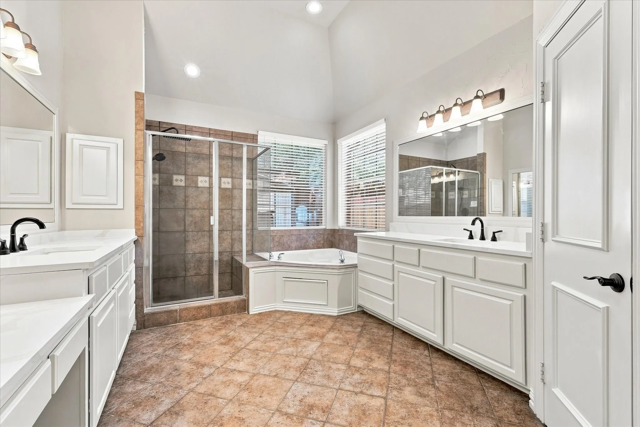 Single Family Residence For Sale in Tarrant County , 708 Lakeway Drive, Keller, Texas 76248, 5 Bedroom, 4 Bathroom, 3 Garage spaces, 4,430 Sqft, built in 1999, mls#21364717, Real Estate Agent in Keller, Homes For Sale in Tarrant county, Homes For Sale in Keller, Realtor in Keller Texas, Real Estate Brokerage Independent Realty Texas, Luminita Cordes Realtor