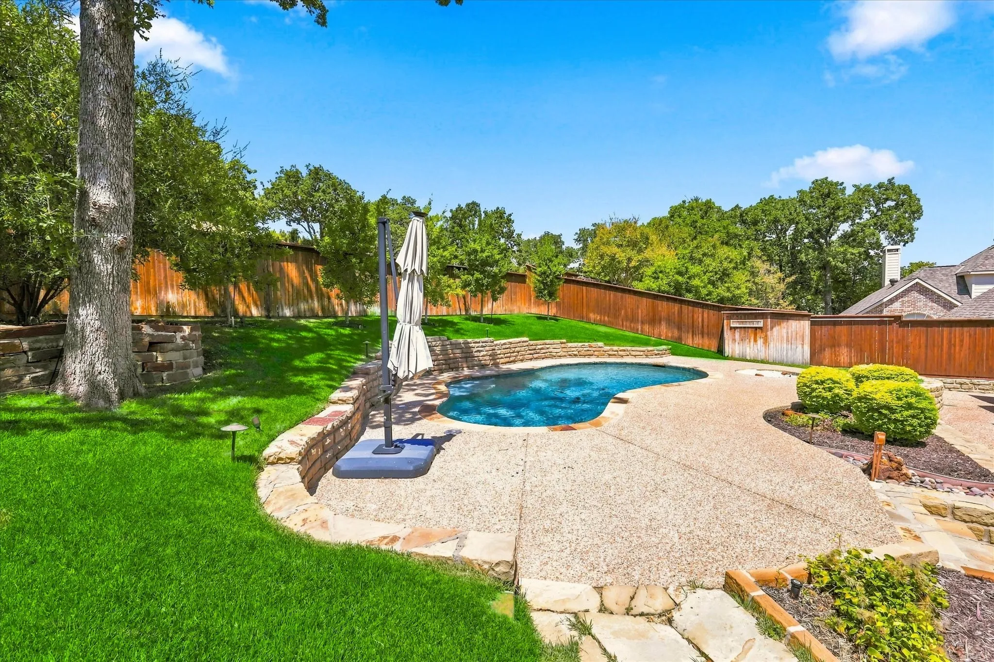 Single Family Residence For Sale in Tarrant County , 708 Lakeway Drive, Keller, Texas 76248, 5 Bedroom, 4 Bathroom, 3 Garage spaces, 4,430 Sqft, built in 1999, mls#21364717, Real Estate Agent in Keller, Homes For Sale in Tarrant county, Homes For Sale in Keller, Realtor in Keller Texas, Real Estate Brokerage Independent Realty Texas, Luminita Cordes Realtor
