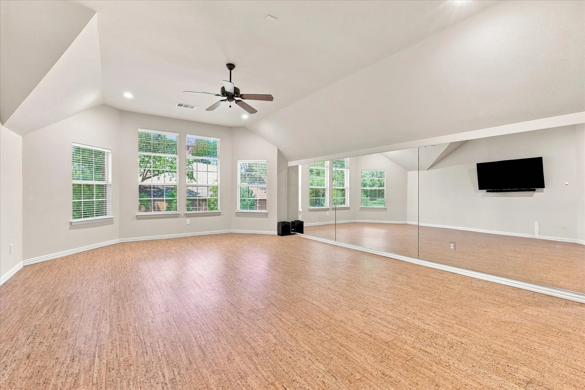 Single Family Residence For Sale in Tarrant County , 708 Lakeway Drive, Keller, Texas 76248, 5 Bedroom, 4 Bathroom, 3 Garage spaces, 4,430 Sqft, built in 1999, mls#21364717, Real Estate Agent in Keller, Homes For Sale in Tarrant county, Homes For Sale in Keller, Realtor in Keller Texas, Real Estate Brokerage Independent Realty Texas, Luminita Cordes Realtor