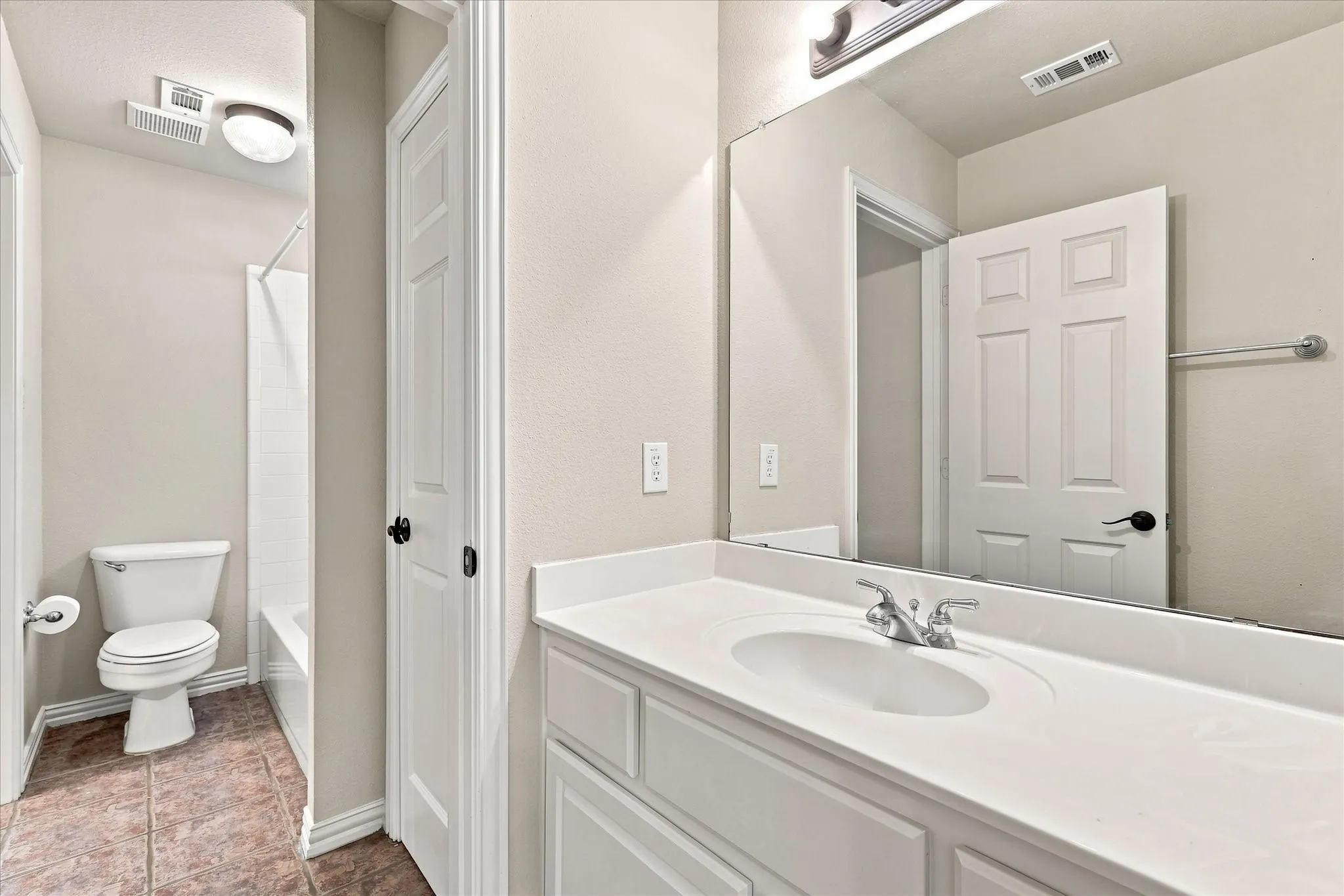 Single Family Residence For Sale in Tarrant County , 708 Lakeway Drive, Keller, Texas 76248, 5 Bedroom, 4 Bathroom, 3 Garage spaces, 4,430 Sqft, built in 1999, mls#21364717, Real Estate Agent in Keller, Homes For Sale in Tarrant county, Homes For Sale in Keller, Realtor in Keller Texas, Real Estate Brokerage Independent Realty Texas, Luminita Cordes Realtor