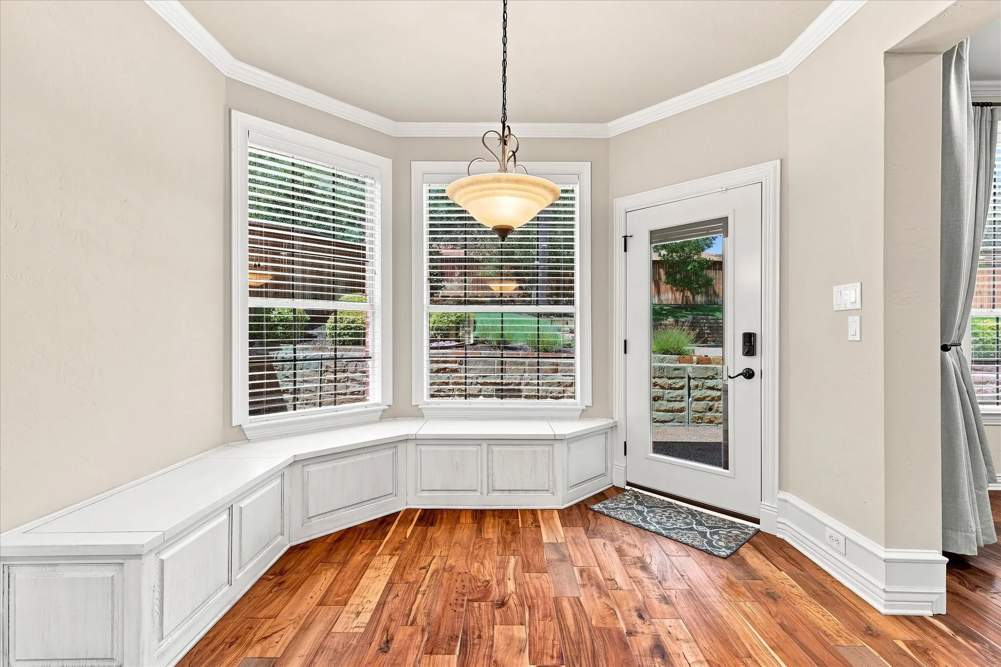 Single Family Residence For Sale in Tarrant County , 708 Lakeway Drive, Keller, Texas 76248, 5 Bedroom, 4 Bathroom, 3 Garage spaces, 4,430 Sqft, built in 1999, mls#21364717, Real Estate Agent in Keller, Homes For Sale in Tarrant county, Homes For Sale in Keller, Realtor in Keller Texas, Real Estate Brokerage Independent Realty Texas, Luminita Cordes Realtor