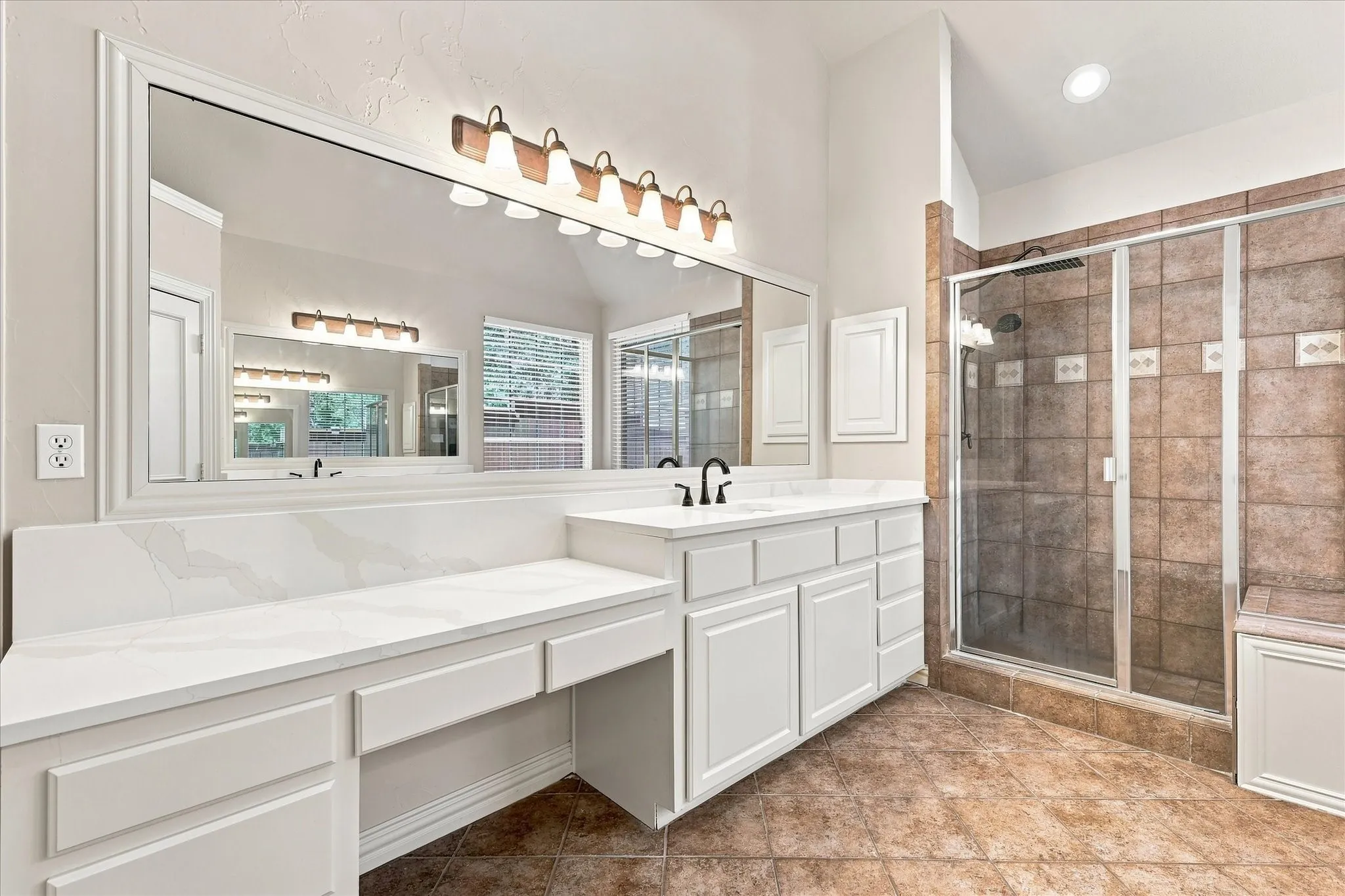 Single Family Residence For Sale in Tarrant County , 708 Lakeway Drive, Keller, Texas 76248, 5 Bedroom, 4 Bathroom, 3 Garage spaces, 4,430 Sqft, built in 1999, mls#21364717, Real Estate Agent in Keller, Homes For Sale in Tarrant county, Homes For Sale in Keller, Realtor in Keller Texas, Real Estate Brokerage Independent Realty Texas, Luminita Cordes Realtor