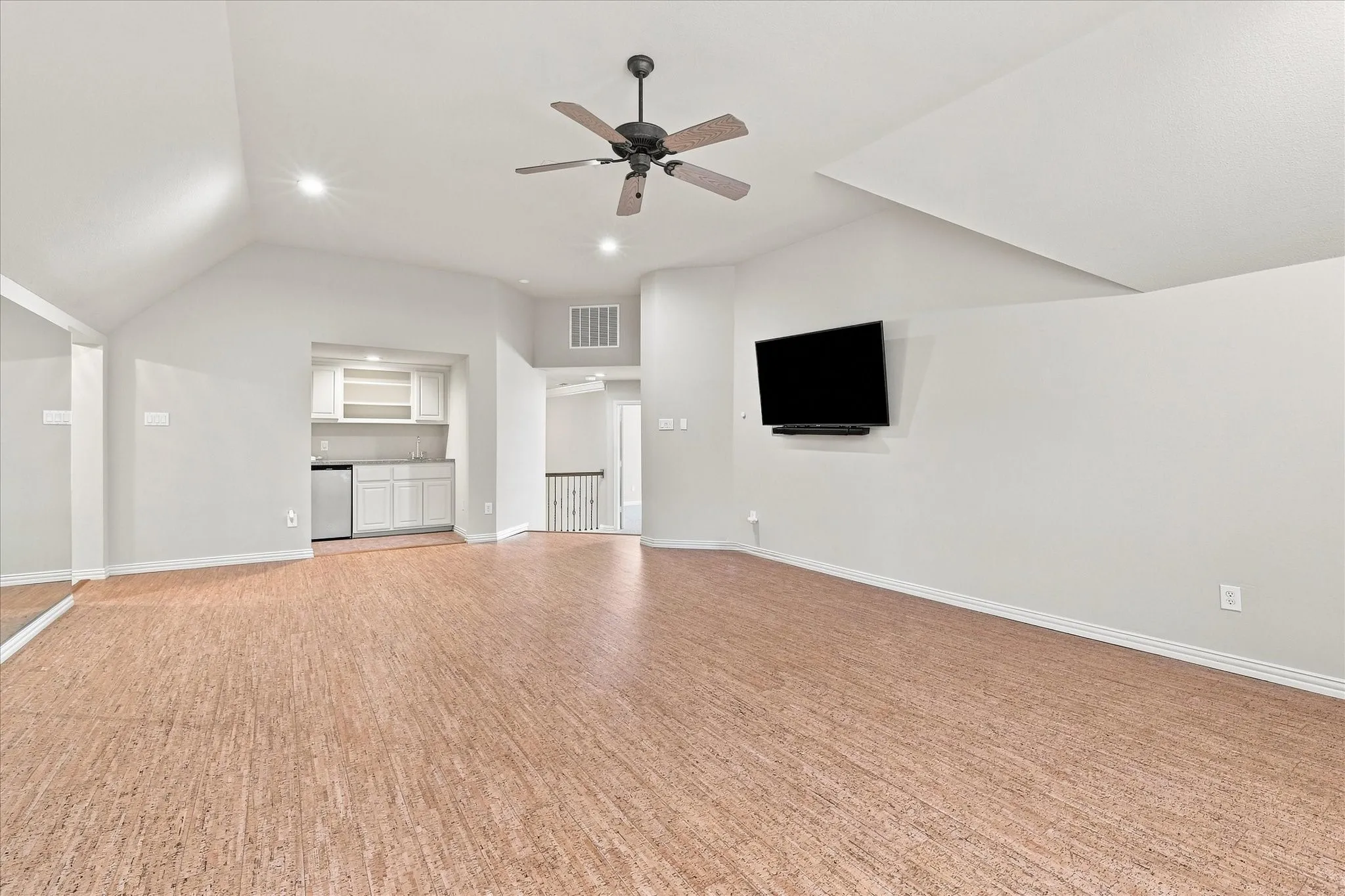 Single Family Residence For Sale in Tarrant County , 708 Lakeway Drive, Keller, Texas 76248, 5 Bedroom, 4 Bathroom, 3 Garage spaces, 4,430 Sqft, built in 1999, mls#21364717, Real Estate Agent in Keller, Homes For Sale in Tarrant county, Homes For Sale in Keller, Realtor in Keller Texas, Real Estate Brokerage Independent Realty Texas, Luminita Cordes Realtor