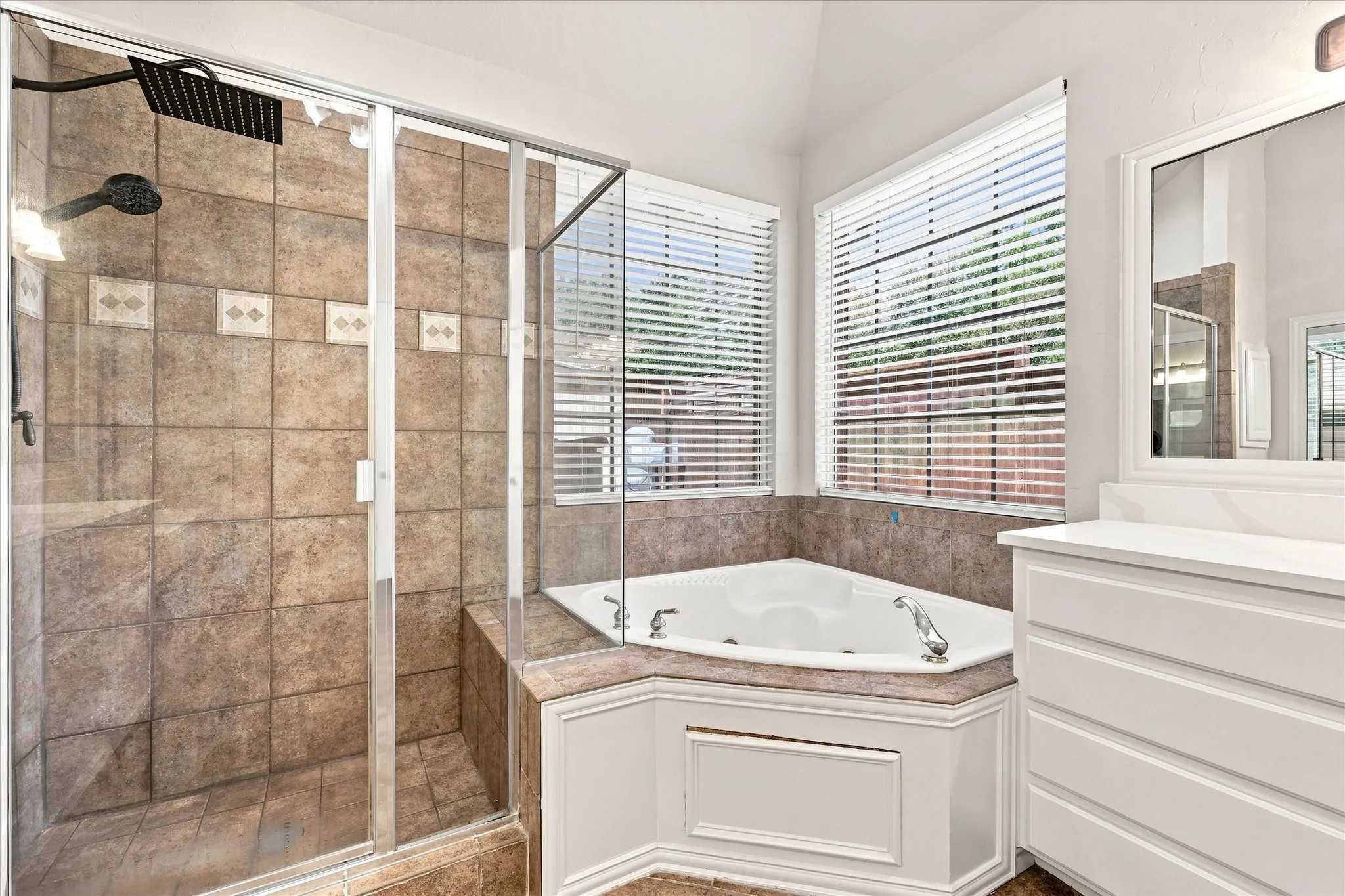 Single Family Residence For Sale in Tarrant County , 708 Lakeway Drive, Keller, Texas 76248, 5 Bedroom, 4 Bathroom, 3 Garage spaces, 4,430 Sqft, built in 1999, mls#21364717, Real Estate Agent in Keller, Homes For Sale in Tarrant county, Homes For Sale in Keller, Realtor in Keller Texas, Real Estate Brokerage Independent Realty Texas, Luminita Cordes Realtor
