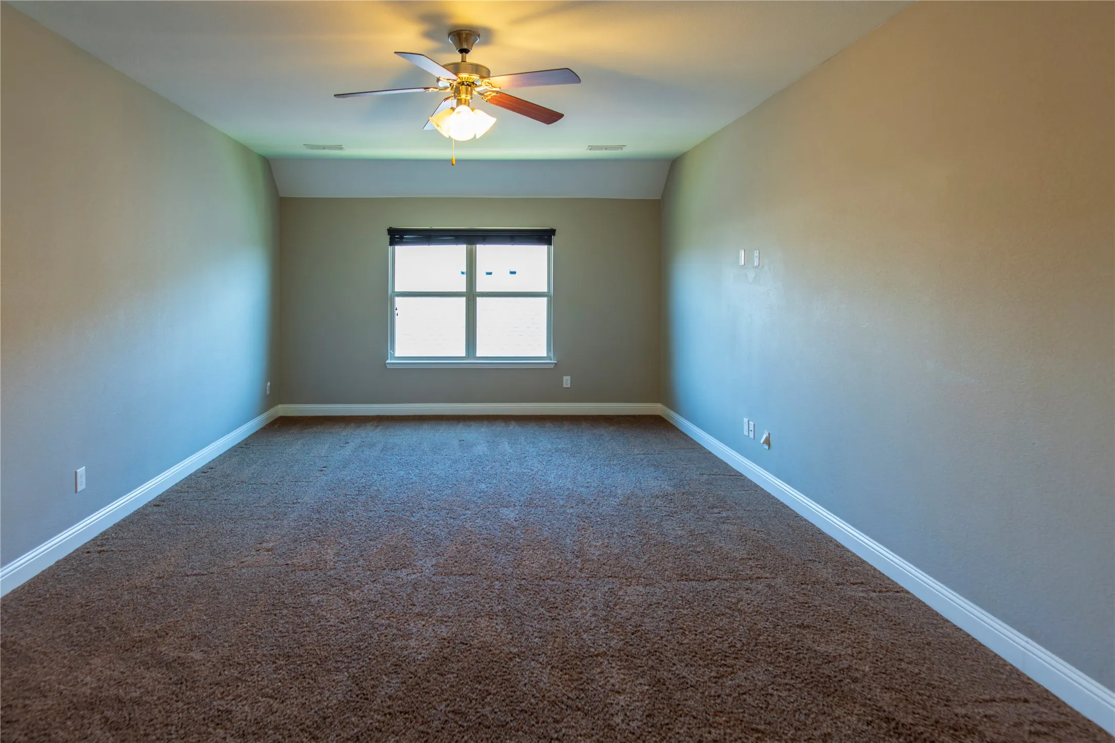 Single Family Residence For Sale in Denton County , 812 Goldenmist Drive, Little Elm, Texas 75068, 5 Bedroom, 4 Bathroom, 2 Garage spaces, 4,050 Sqft, built in 2014, mls#21349612, Real Estate Agent in Little Elm, Homes For Sale in Denton county, Homes For Sale in Little Elm, Realtor in Little Elm Texas, Real Estate Brokerage Independent Realty Texas, Luminita Cordes Realtor