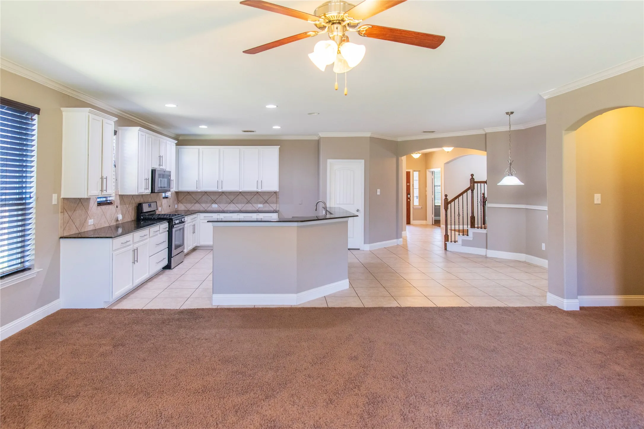 Single Family Residence For Sale in Denton County , 812 Goldenmist Drive, Little Elm, Texas 75068, 5 Bedroom, 4 Bathroom, 2 Garage spaces, 4,050 Sqft, built in 2014, mls#21349612, Real Estate Agent in Little Elm, Homes For Sale in Denton county, Homes For Sale in Little Elm, Realtor in Little Elm Texas, Real Estate Brokerage Independent Realty Texas, Luminita Cordes Realtor